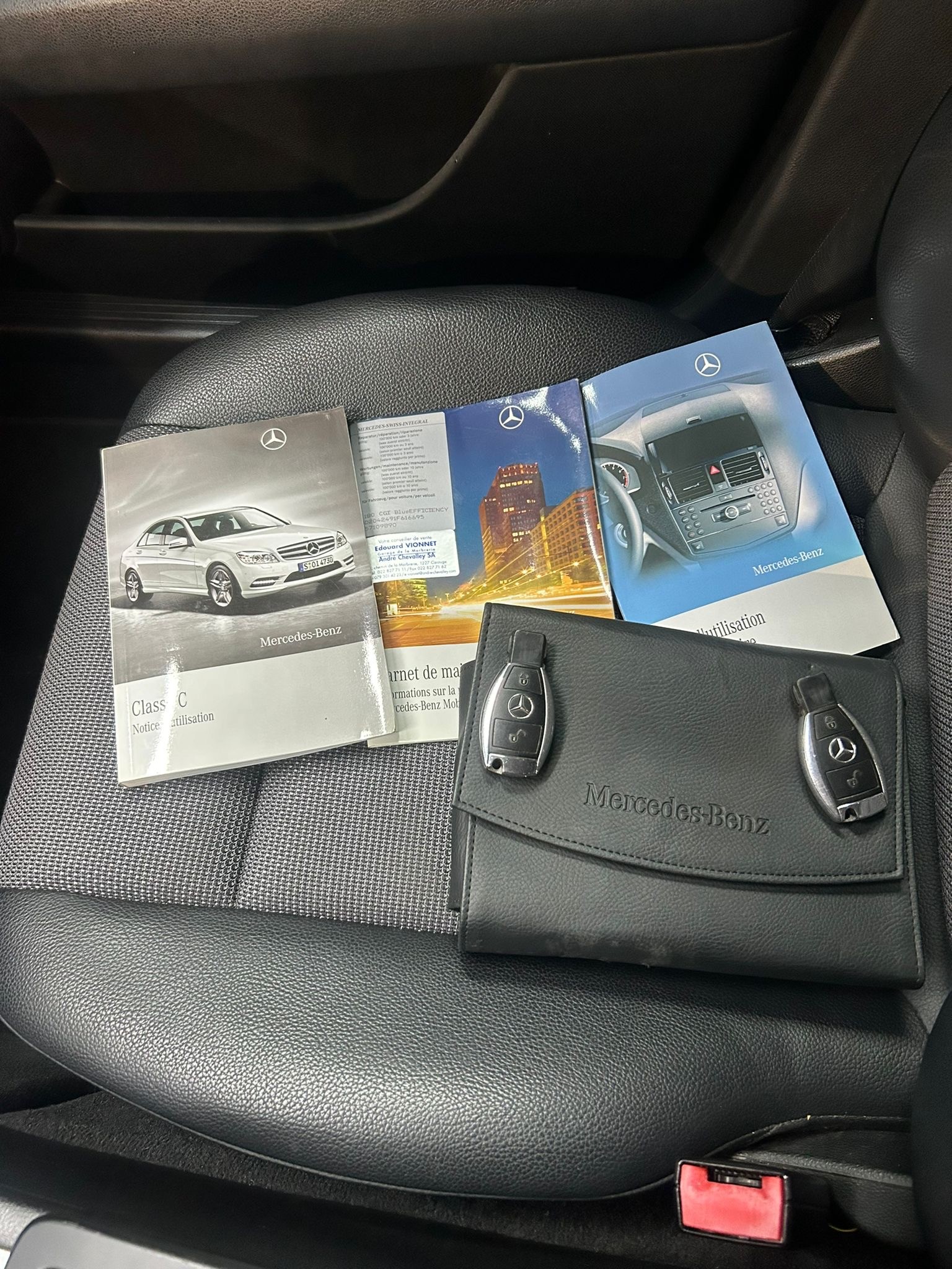 MERCEDES-BENZ C 180 CGI BlueEfficiency Avantgarde Automatic-image-23