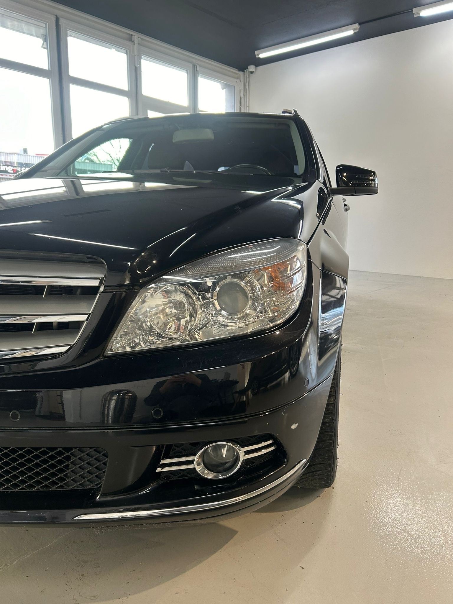 MERCEDES-BENZ C 180 CGI BlueEfficiency Avantgarde Automatic-image-2