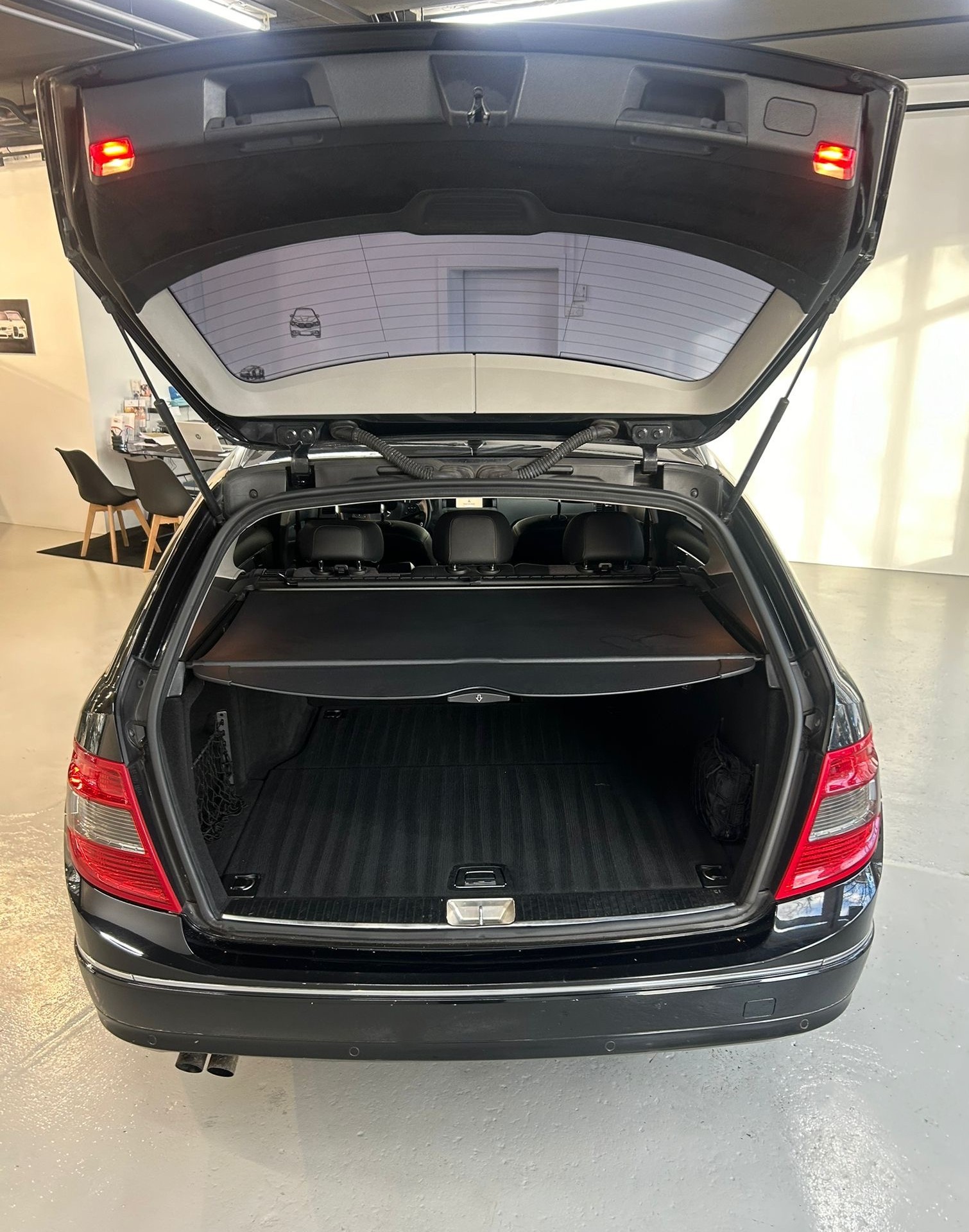MERCEDES-BENZ C 180 CGI BlueEfficiency Avantgarde Automatic-image-7