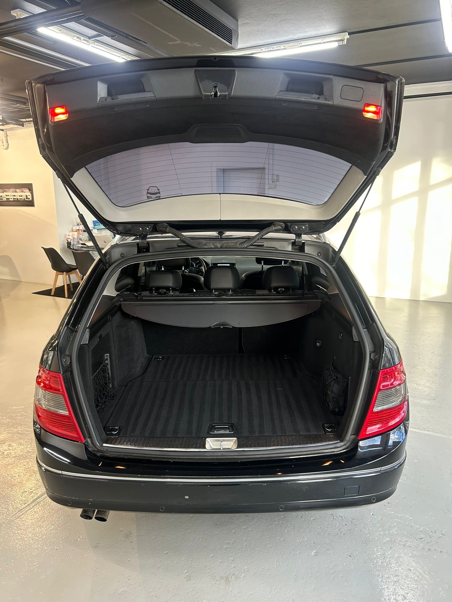 MERCEDES-BENZ C 180 CGI BlueEfficiency Avantgarde Automatic-image-8