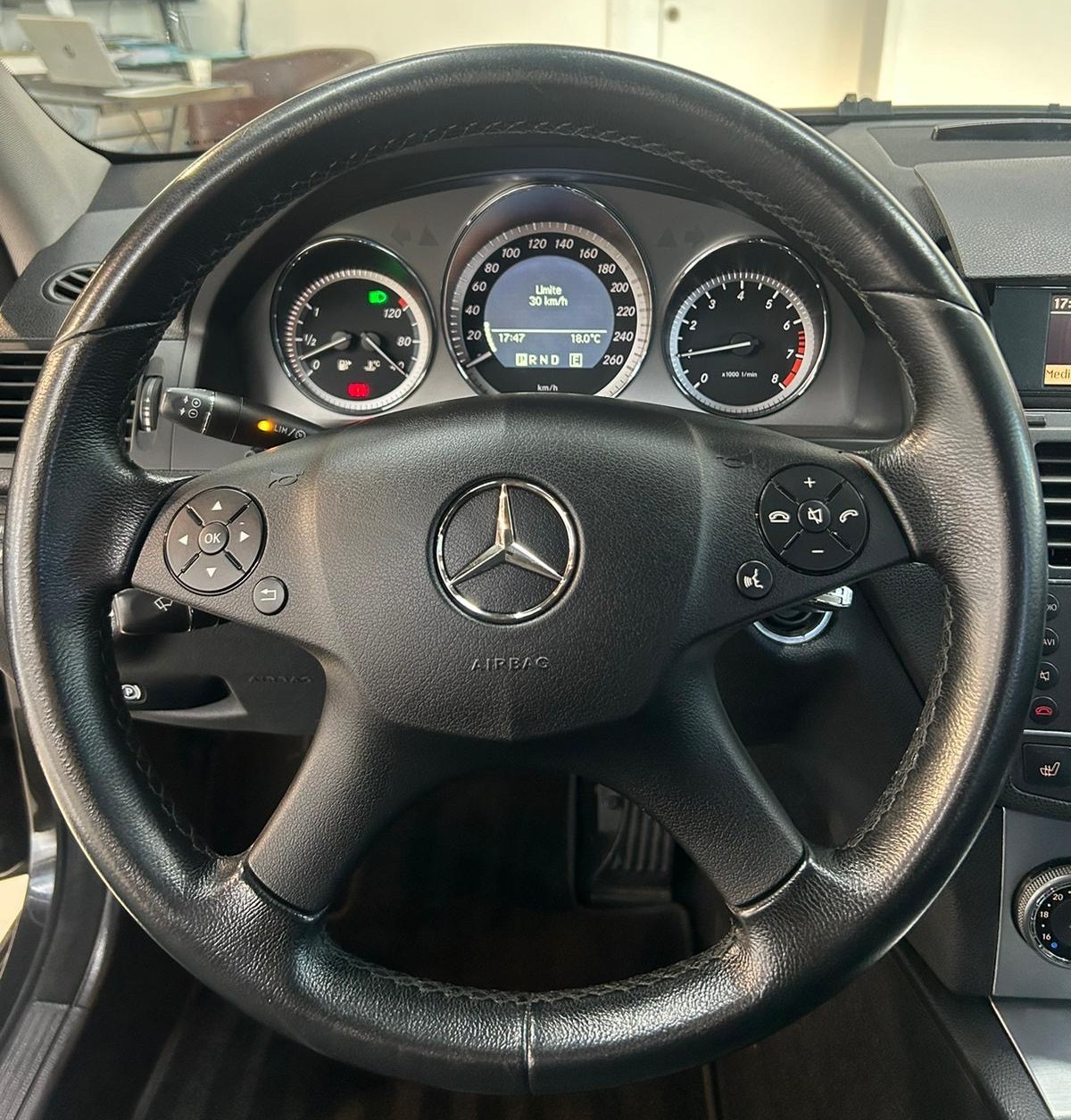 MERCEDES-BENZ C 180 CGI BlueEfficiency Avantgarde Automatic-image-14