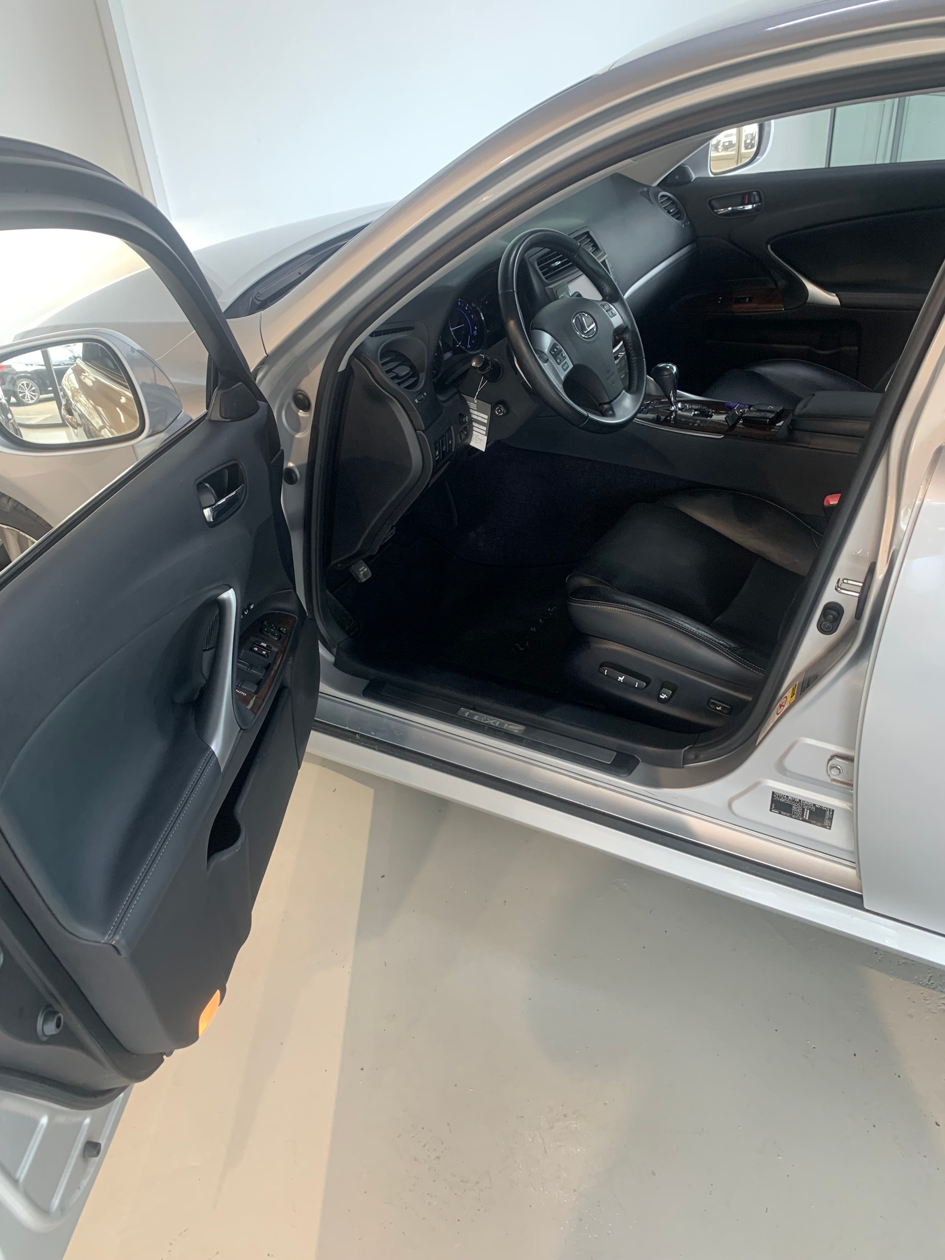 LEXUS IS 250 Executive Automatic-image-10