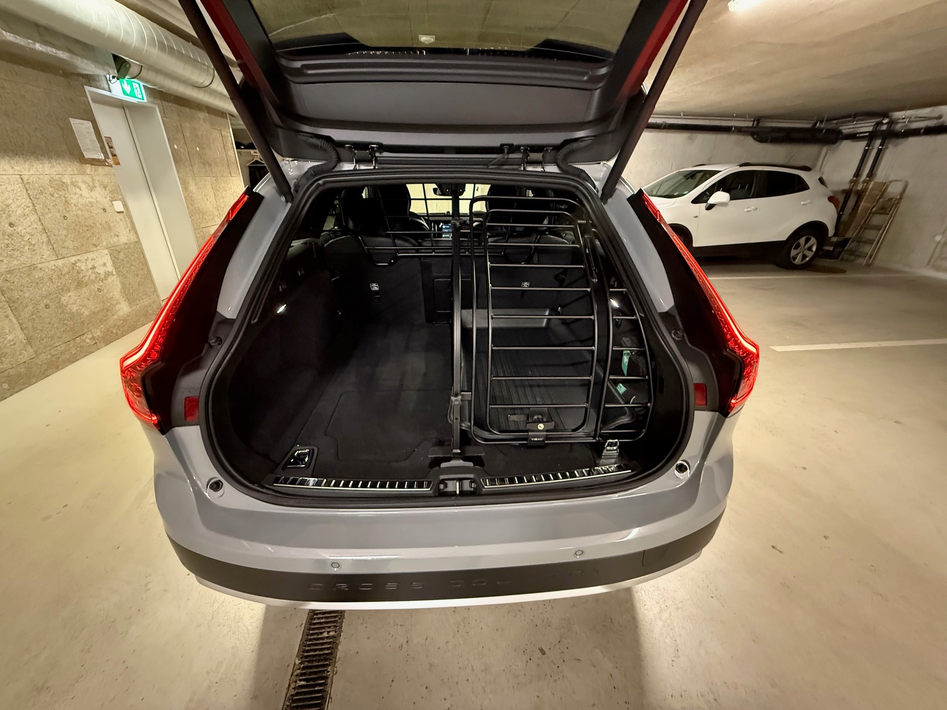 VOLVO V90 Cross Country B4 Diesel MHD Ultimate AWD Geartronic-image-5