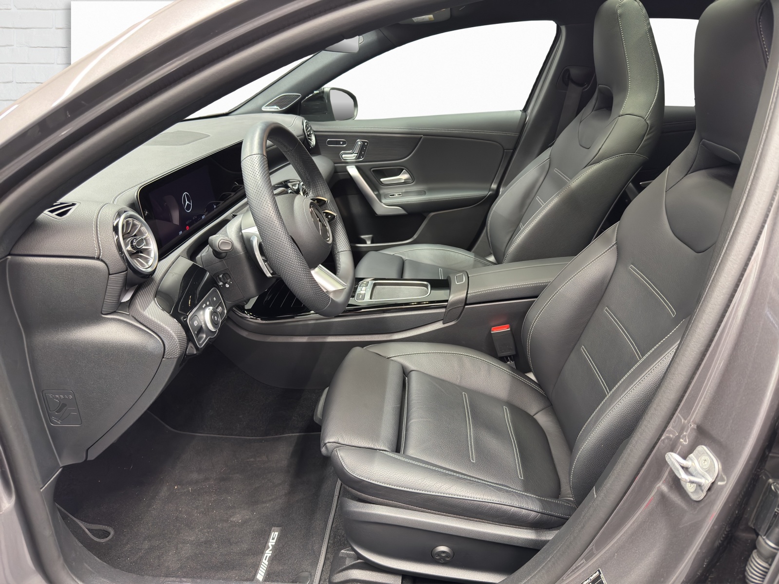 MERCEDES-BENZ A 250 AMG Line 4Matic-image-6