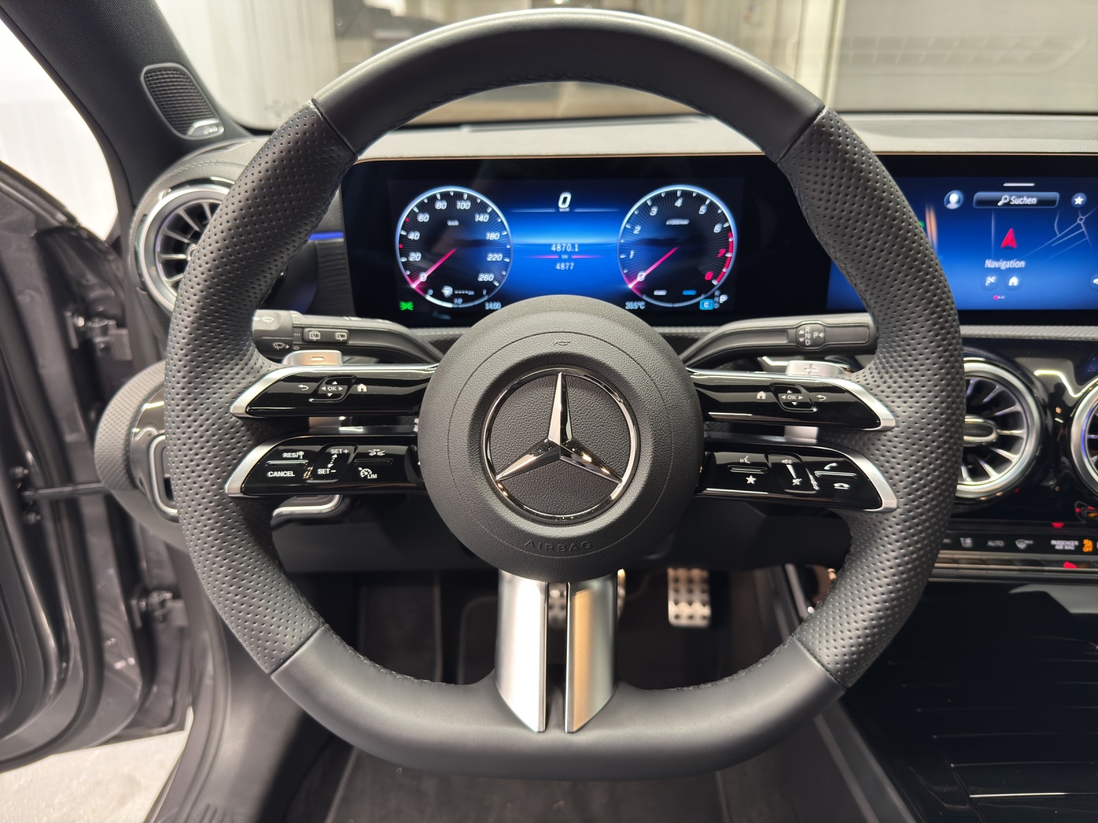 MERCEDES-BENZ A 250 AMG Line 4Matic-image-14
