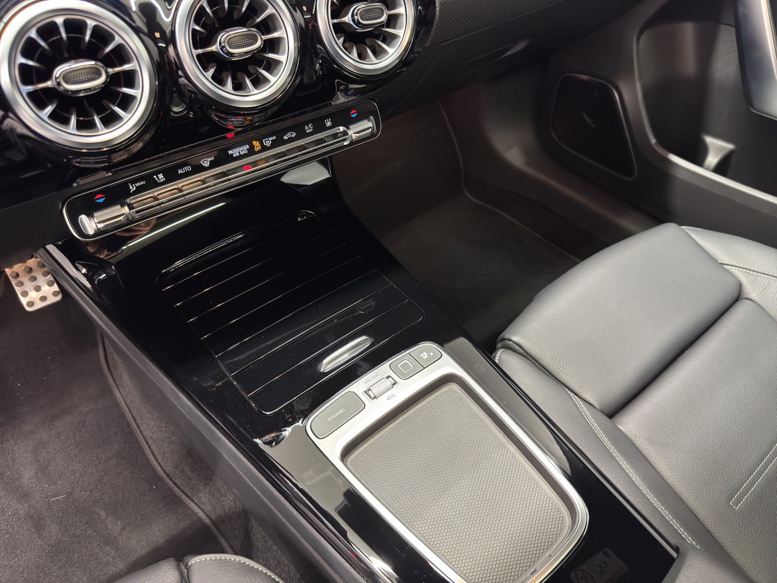 MERCEDES-BENZ A 250 AMG Line 4Matic-image-15