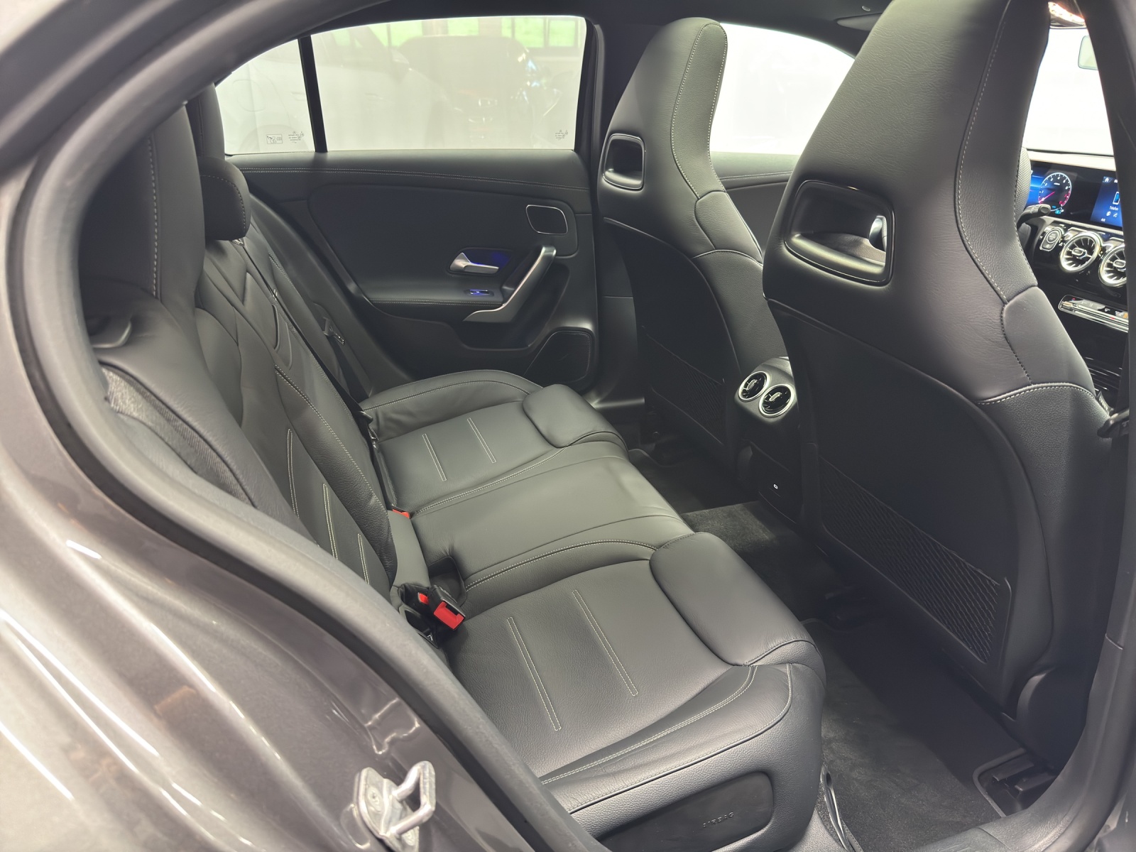 MERCEDES-BENZ A 250 AMG Line 4Matic-image-9