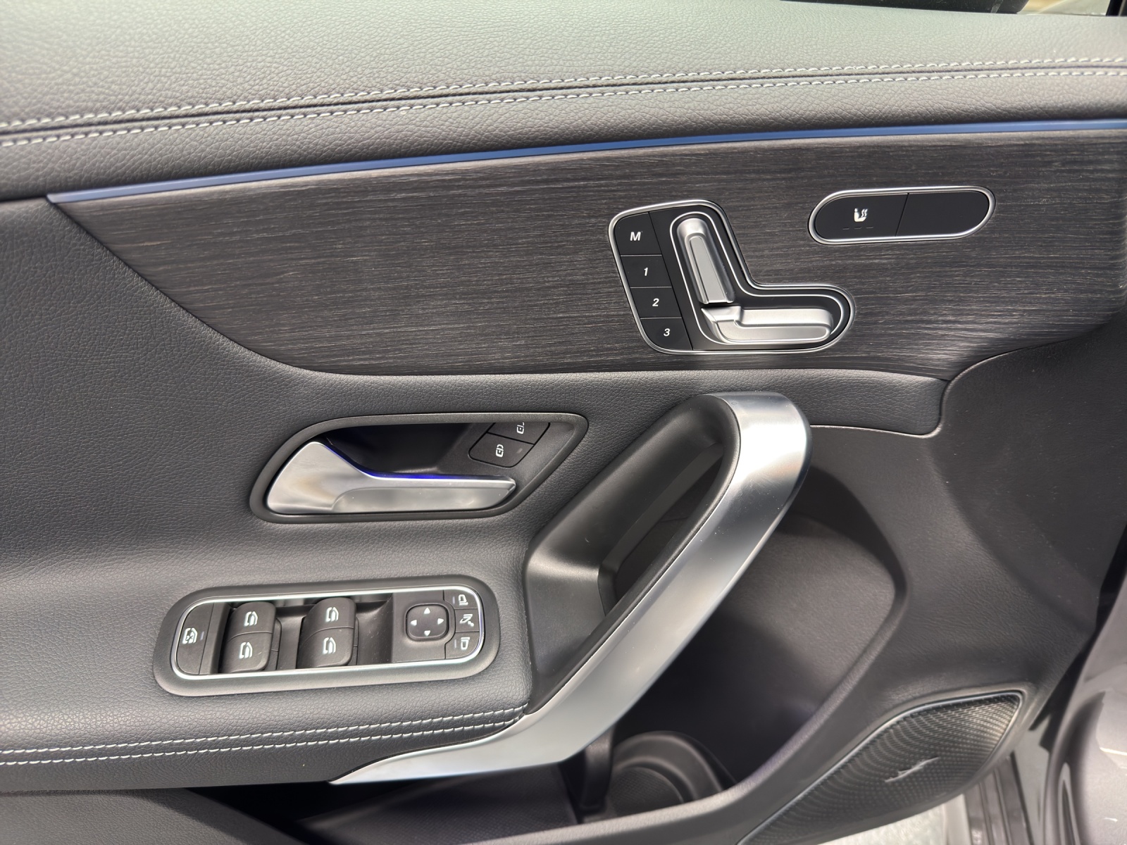 MERCEDES-BENZ A 250 AMG Line 4Matic-image-11
