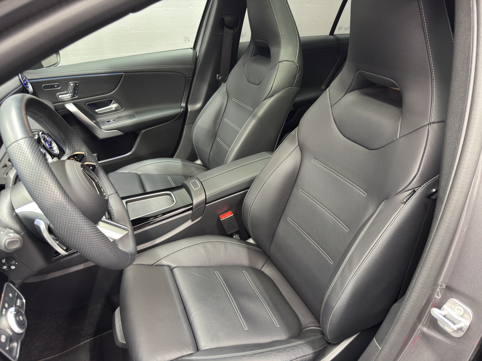 MERCEDES-BENZ A 250 AMG Line 4Matic-image-13