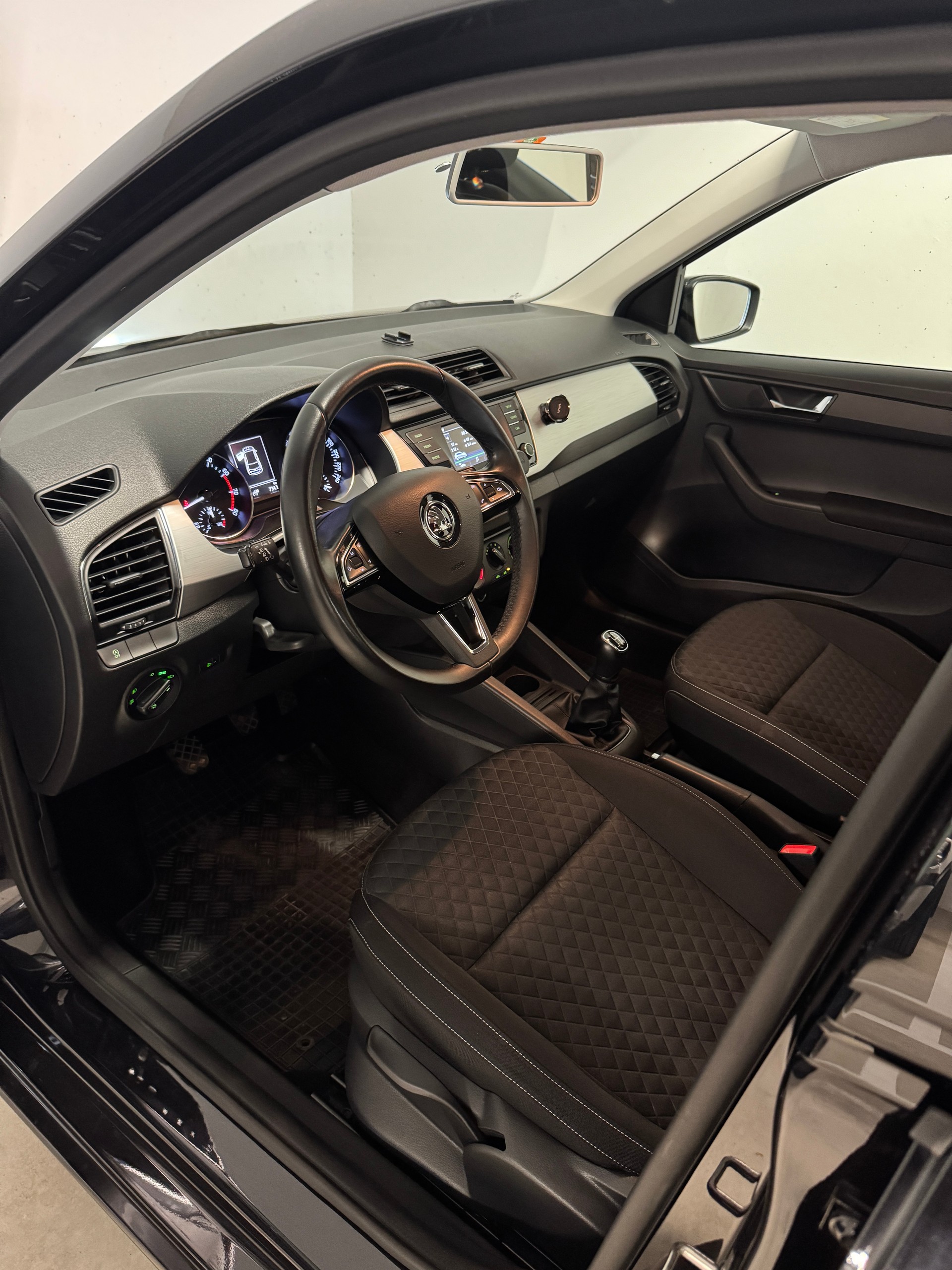 SKODA Fabia 1.0 MPI Ambition-image-6