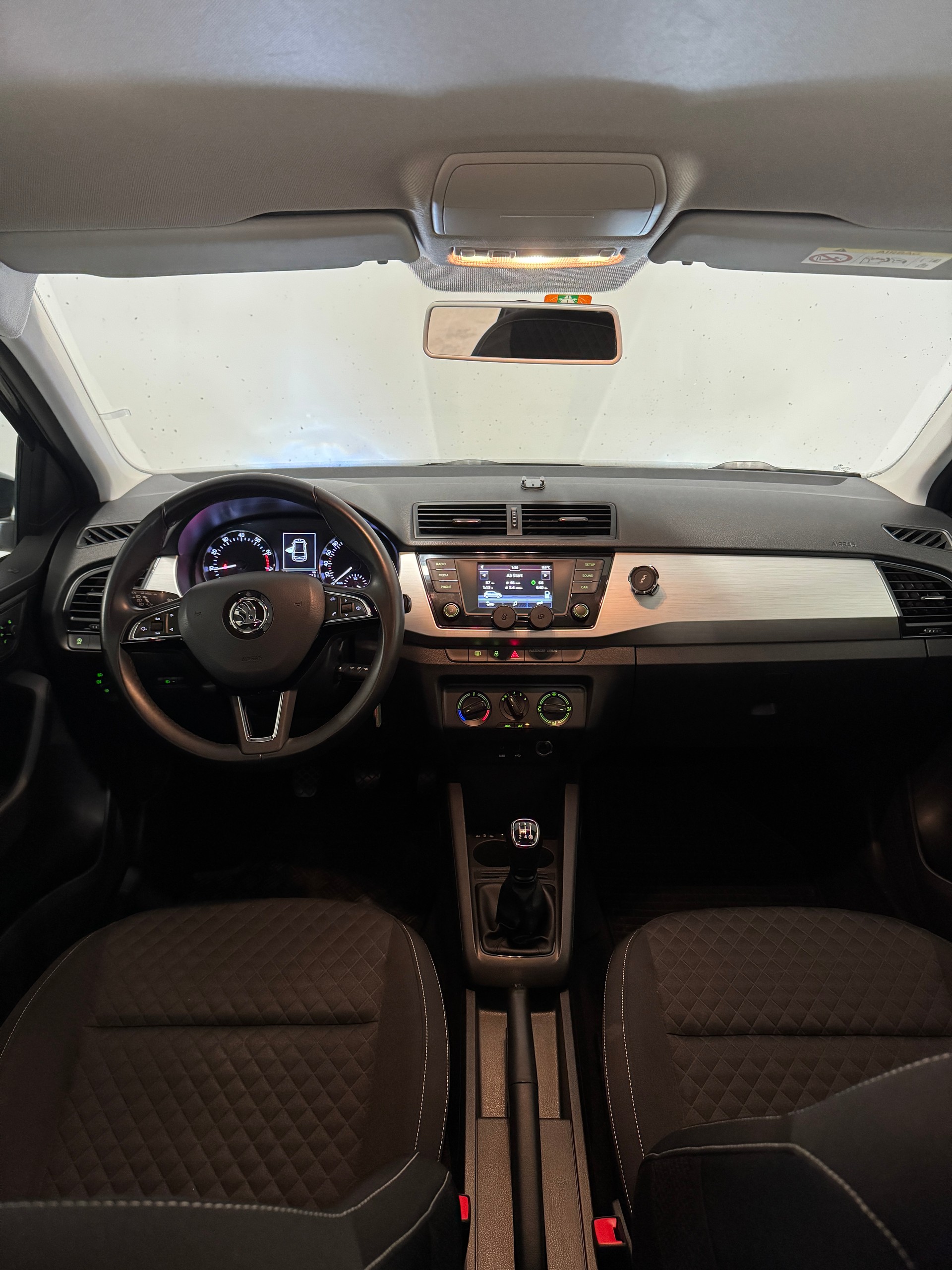 SKODA Fabia 1.0 MPI Ambition-image-9