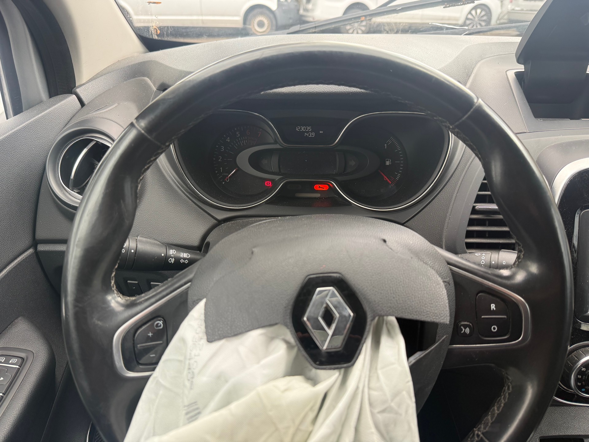 RENAULT Captur 1.2 T 16V Intens-image-11