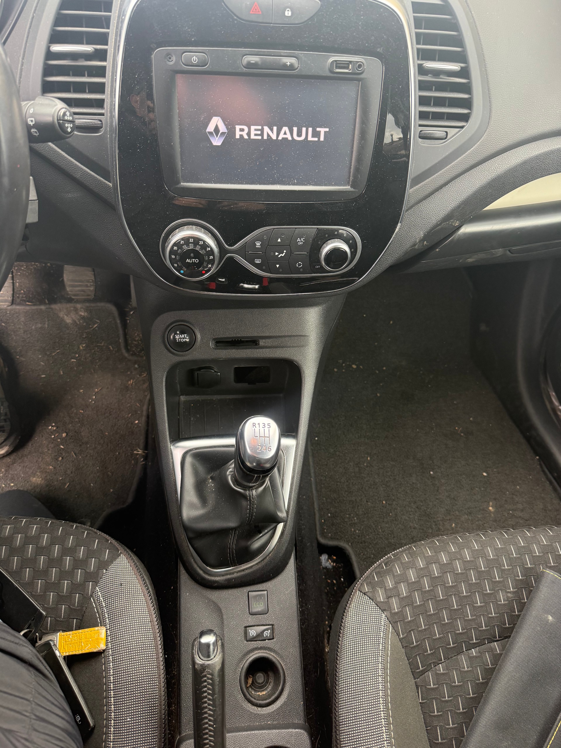 RENAULT Captur 1.2 T 16V Intens-image-13