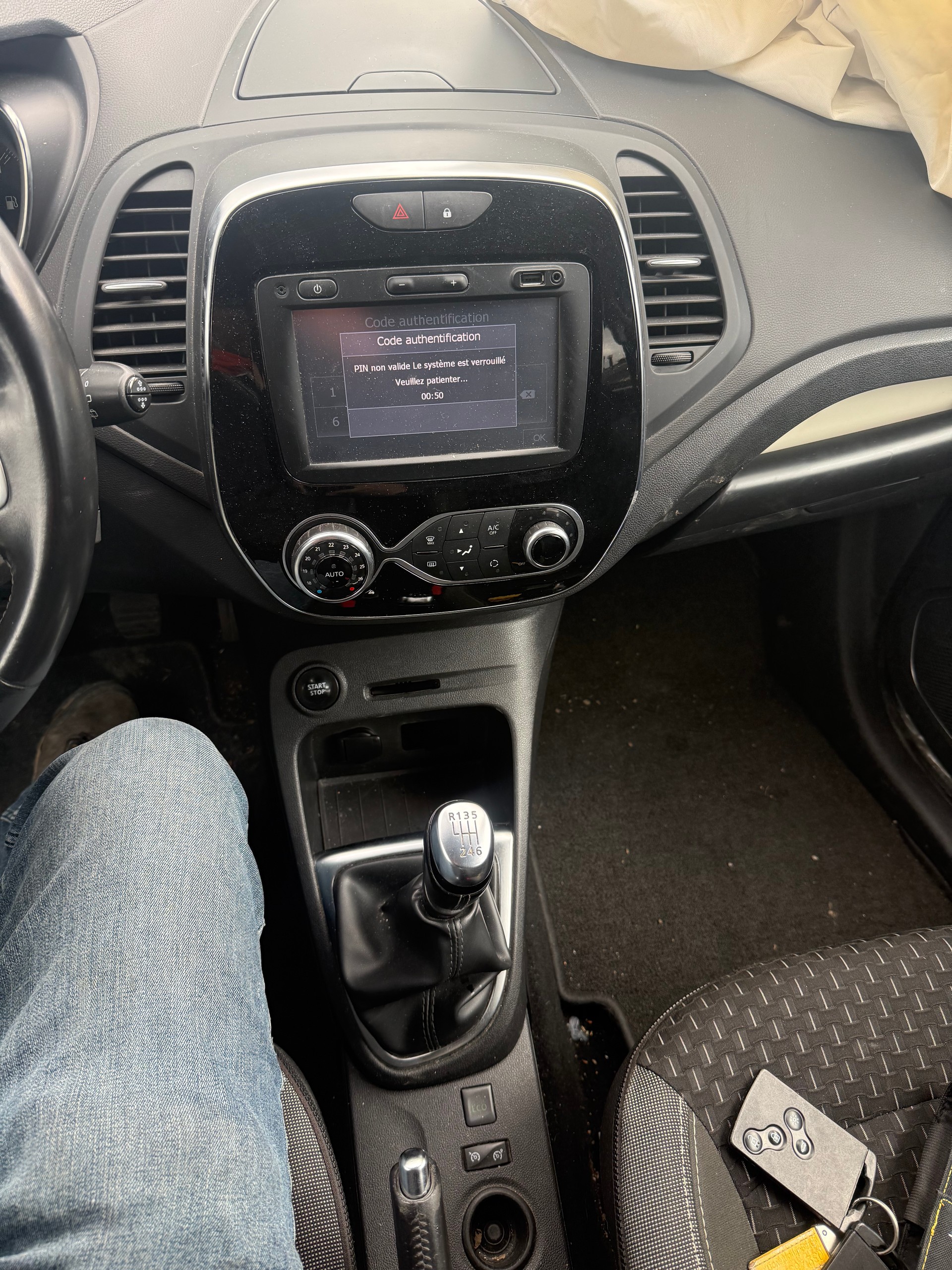 RENAULT Captur 1.2 T 16V Intens-image-12