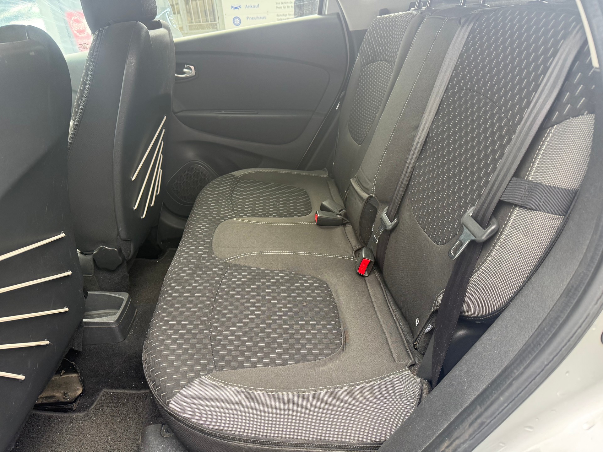 RENAULT Captur 1.2 T 16V Intens-image-9