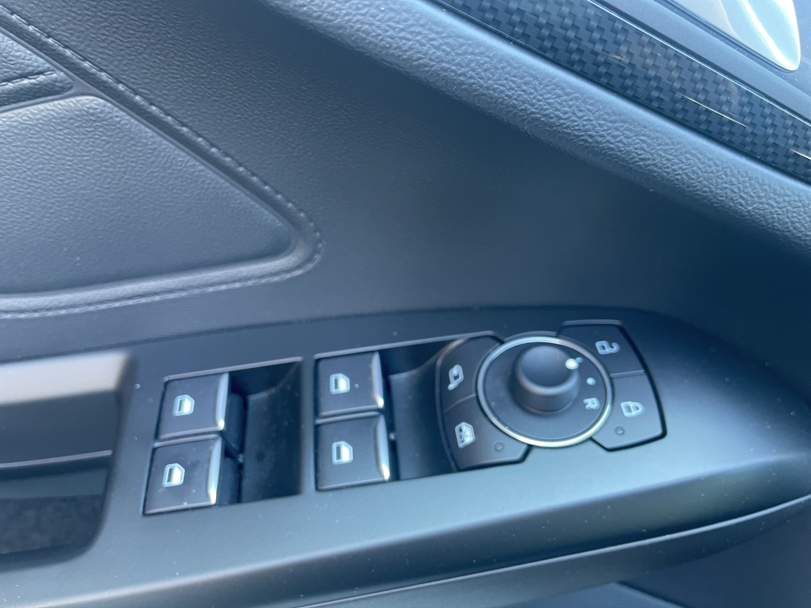 FORD Focus Station Wagon 1.0i EcoB 125 ST-Line X-image-10