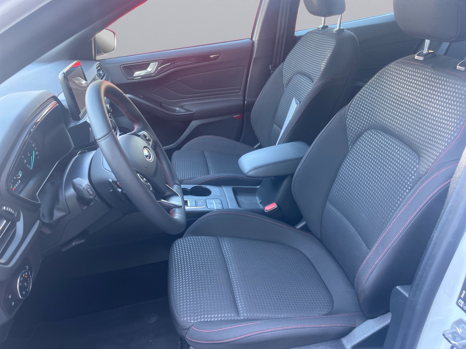 FORD Focus Station Wagon 1.0i EcoB 125 ST-Line X-image-11