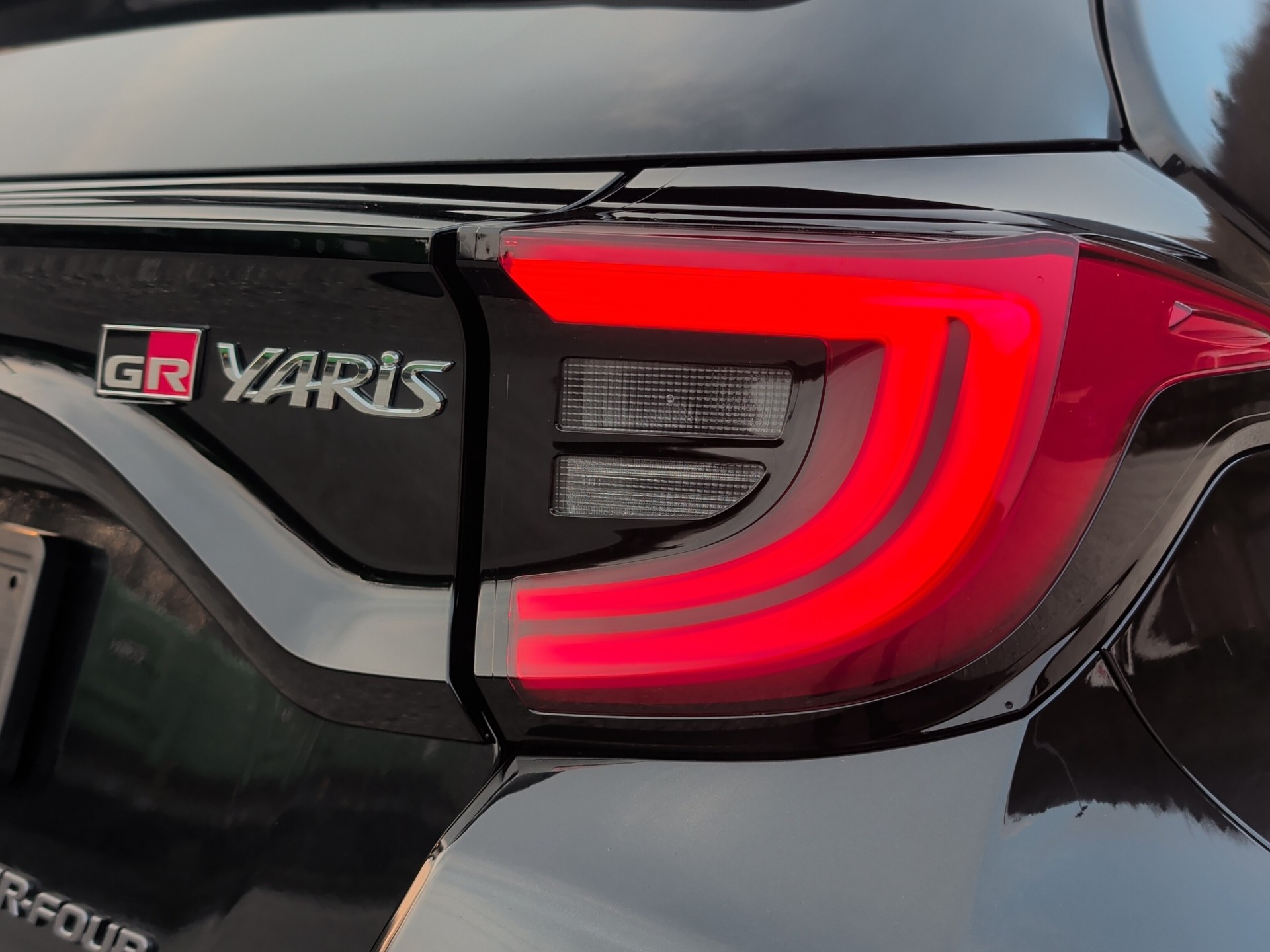 TOYOTA Yaris 1.6 GR Sport-image-14