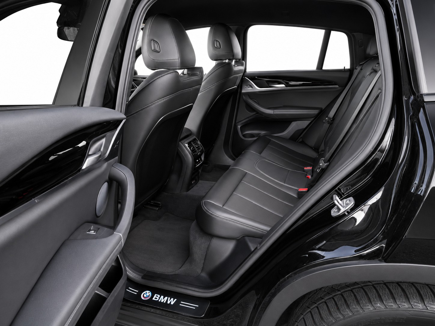 BMW X4 20d xDrive CH FAHRZEUG-image-13