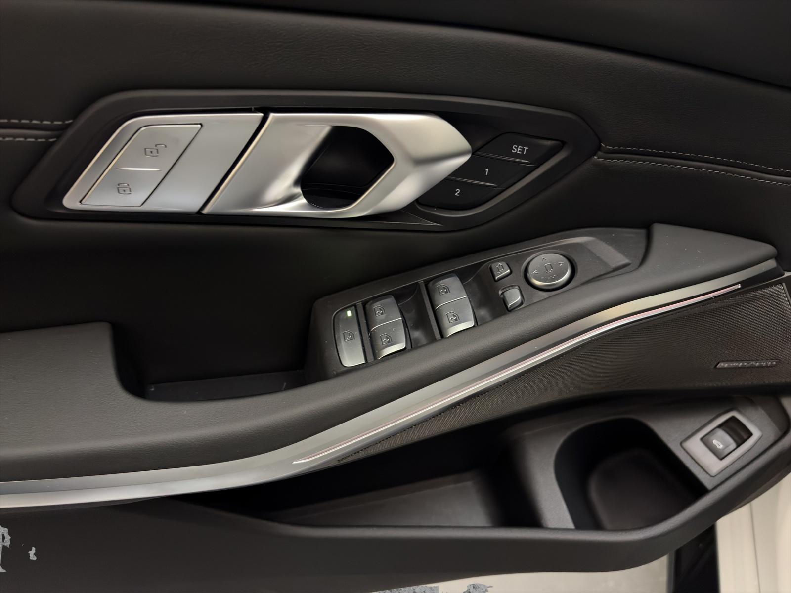 BMW M3 Competition xDrive-image-13