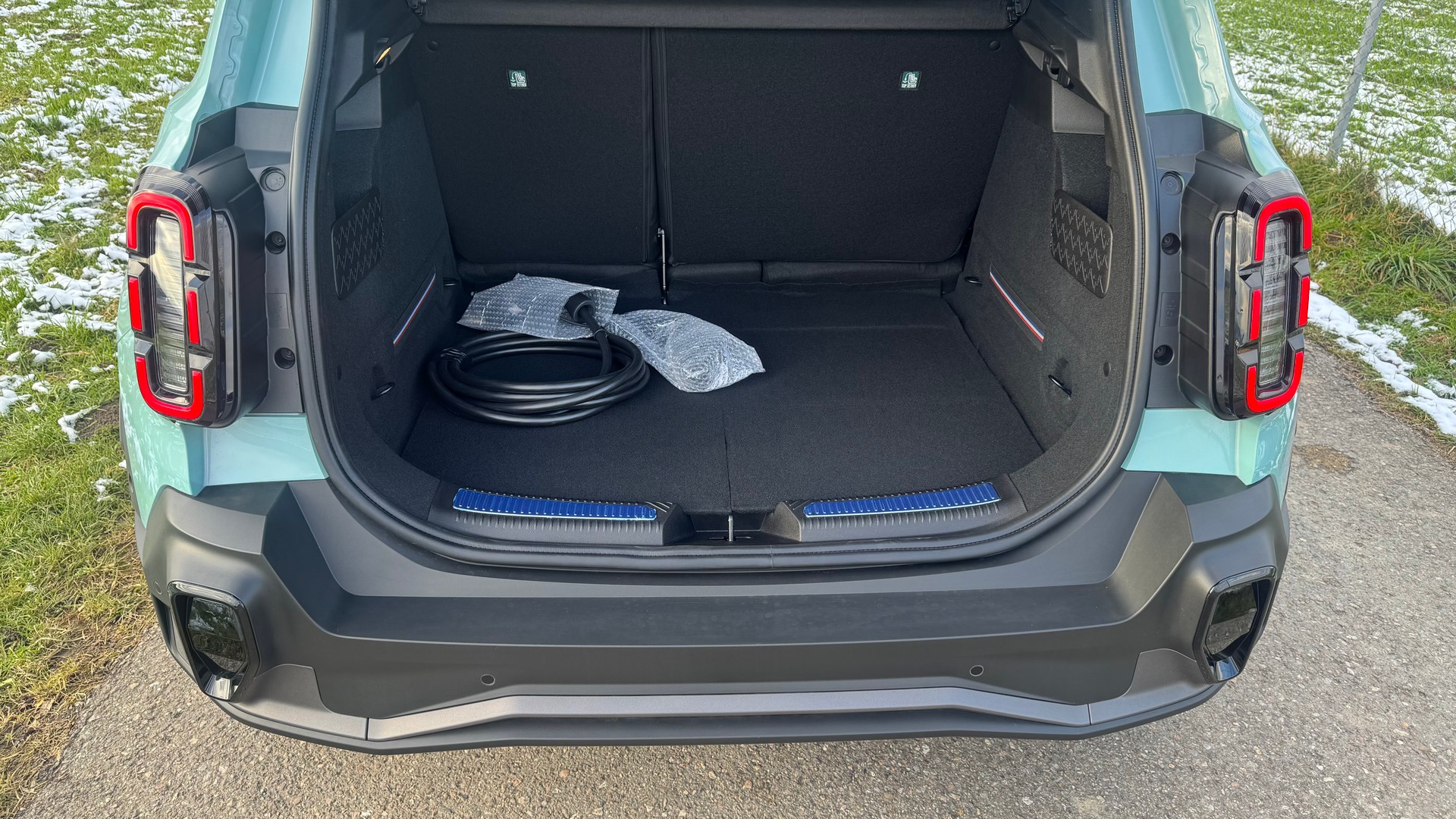RENAULT R4 E-Tech Comfort Range 52 kWh Iconic-image-11