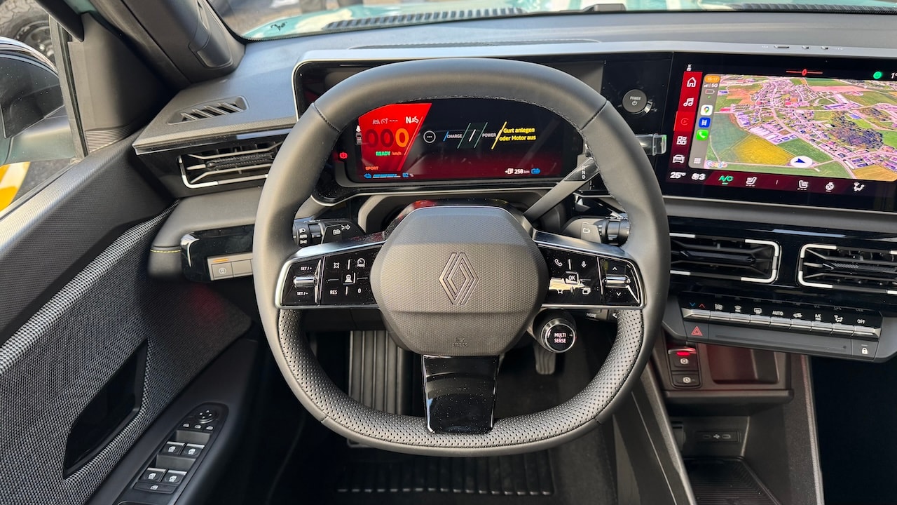 RENAULT R4 E-Tech Comfort Range 52 kWh Iconic-image-16