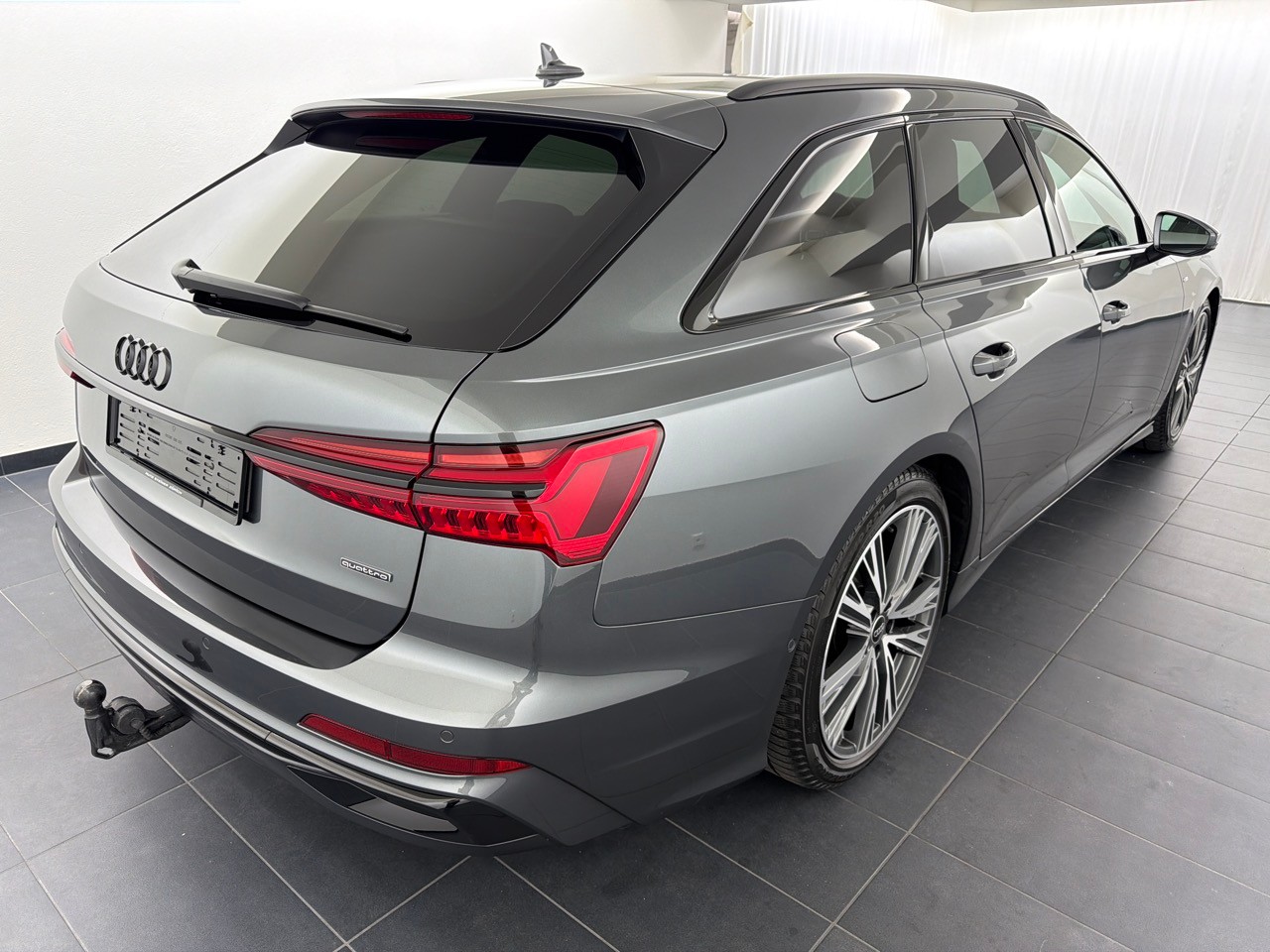 AUDI A6 Avant 55TFSI S line qu-image-2