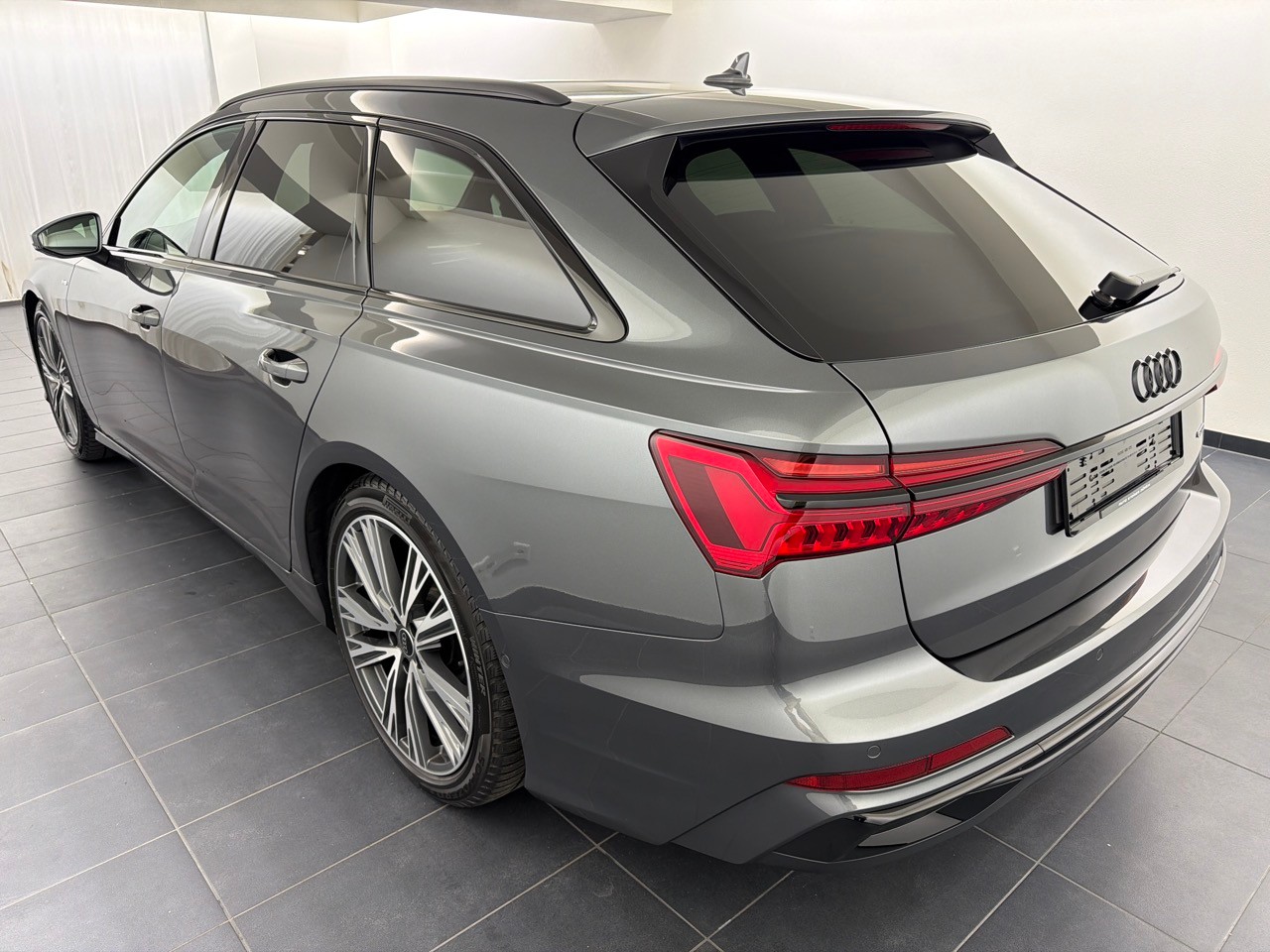 AUDI A6 Avant 55TFSI S line qu-image-1
