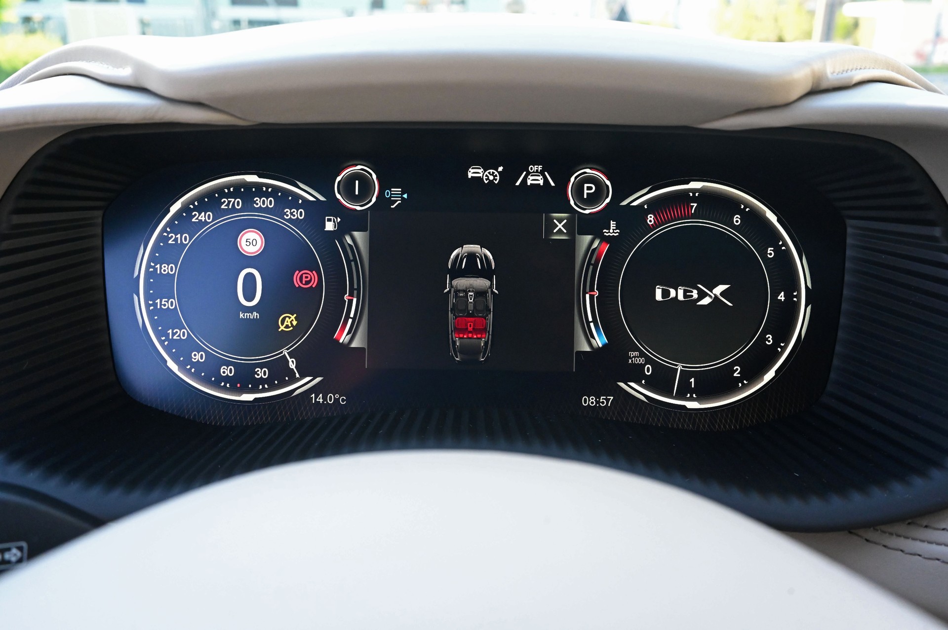 ASTON MARTIN DBX 4.0 V8-image-15