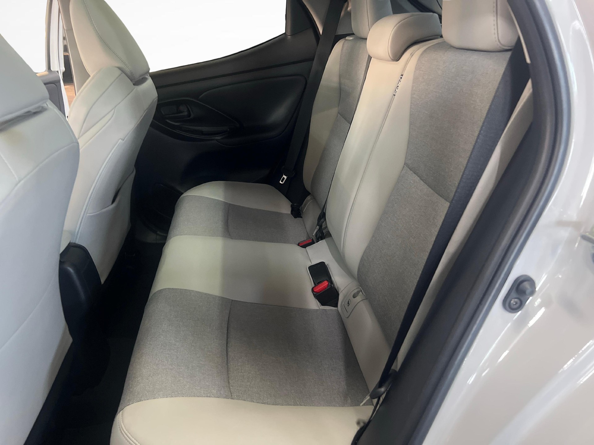TOYOTA Yaris 1.5 VVT-i HSD Premium-image-9