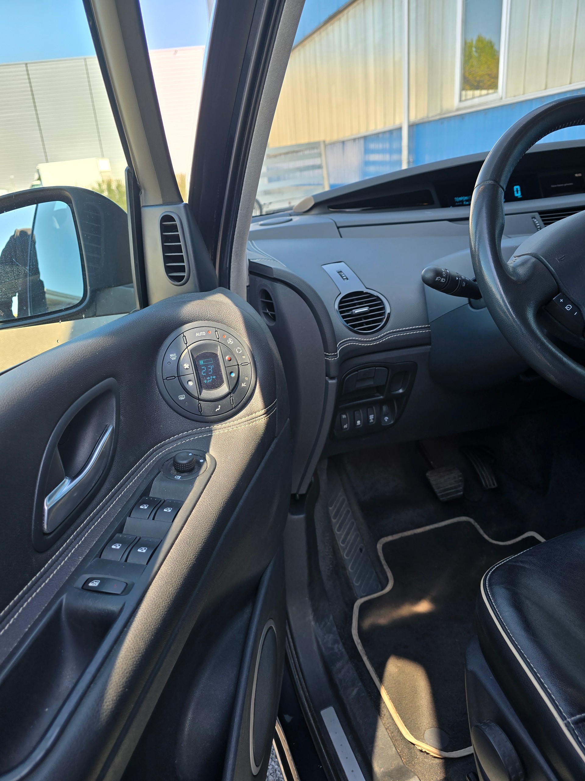 RENAULT Espace 2.0 dCi Intens EDC-image-17