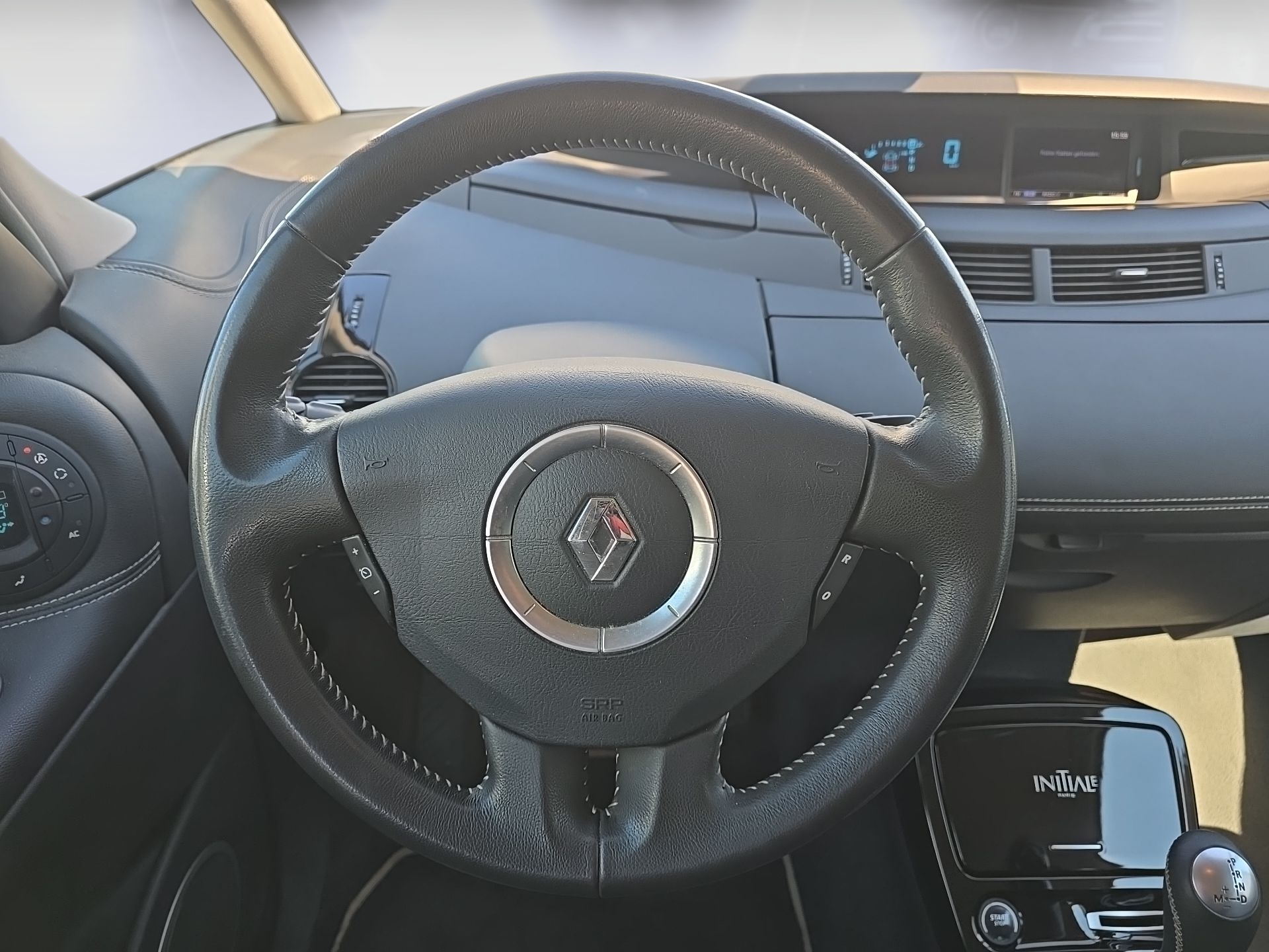 RENAULT Espace 2.0 dCi Intens EDC-image-8