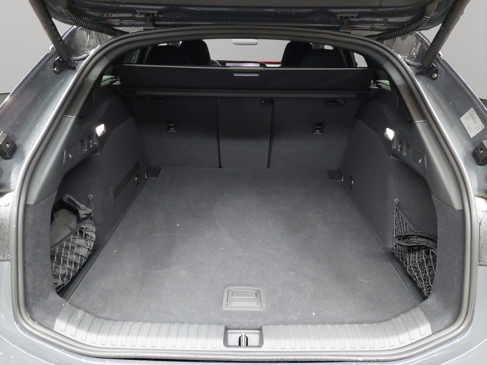AUDI A6 Avant e-tron quattro-image-10
