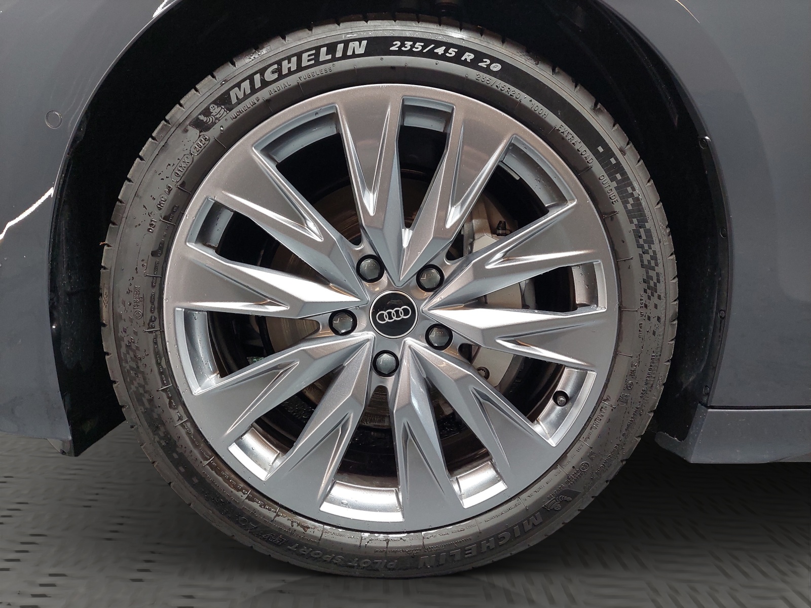 AUDI A6 Avant e-tron quattro-image-11