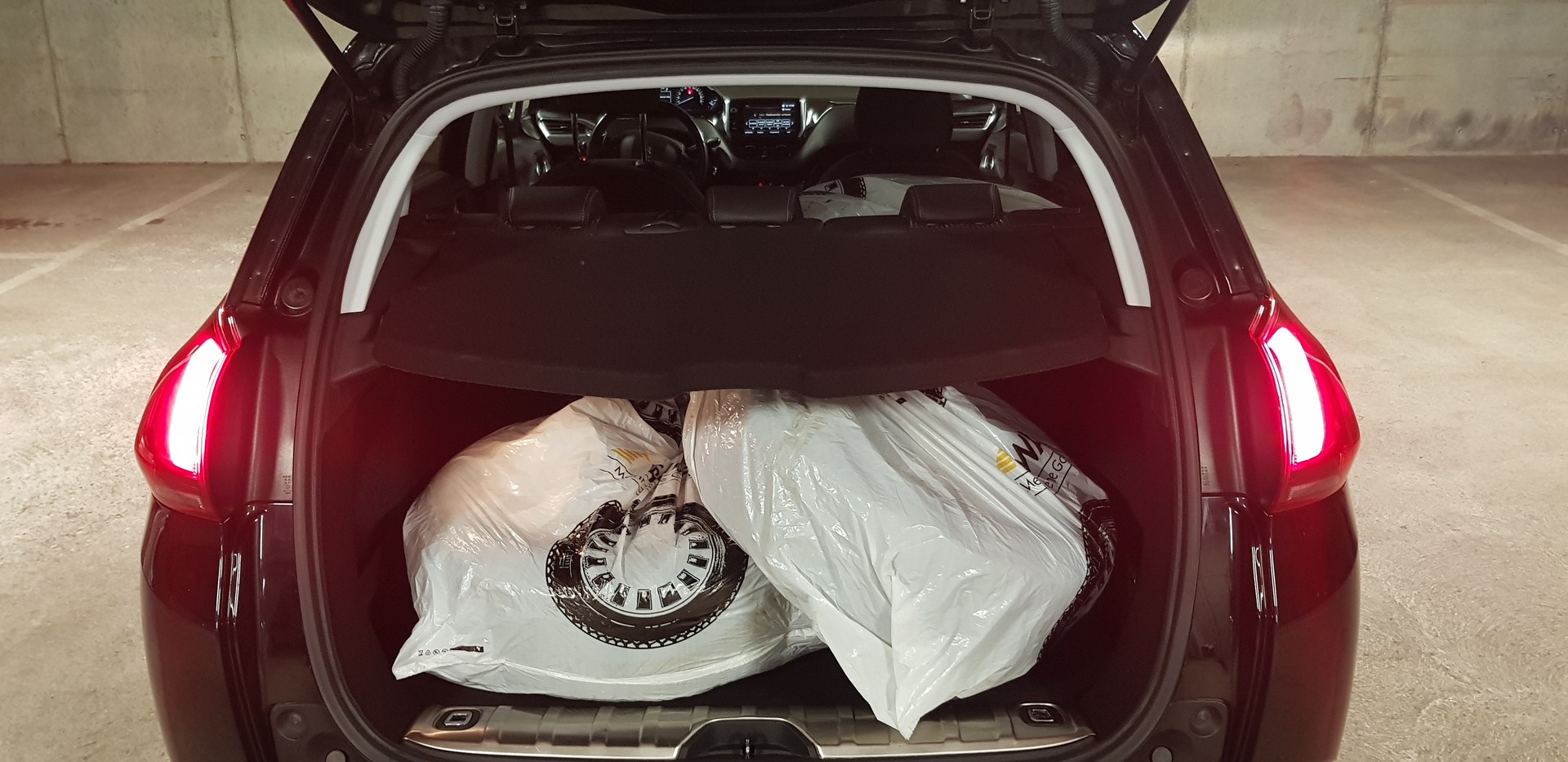 PEUGEOT 2008 1.2 PureTech Allure EAT6-image-11