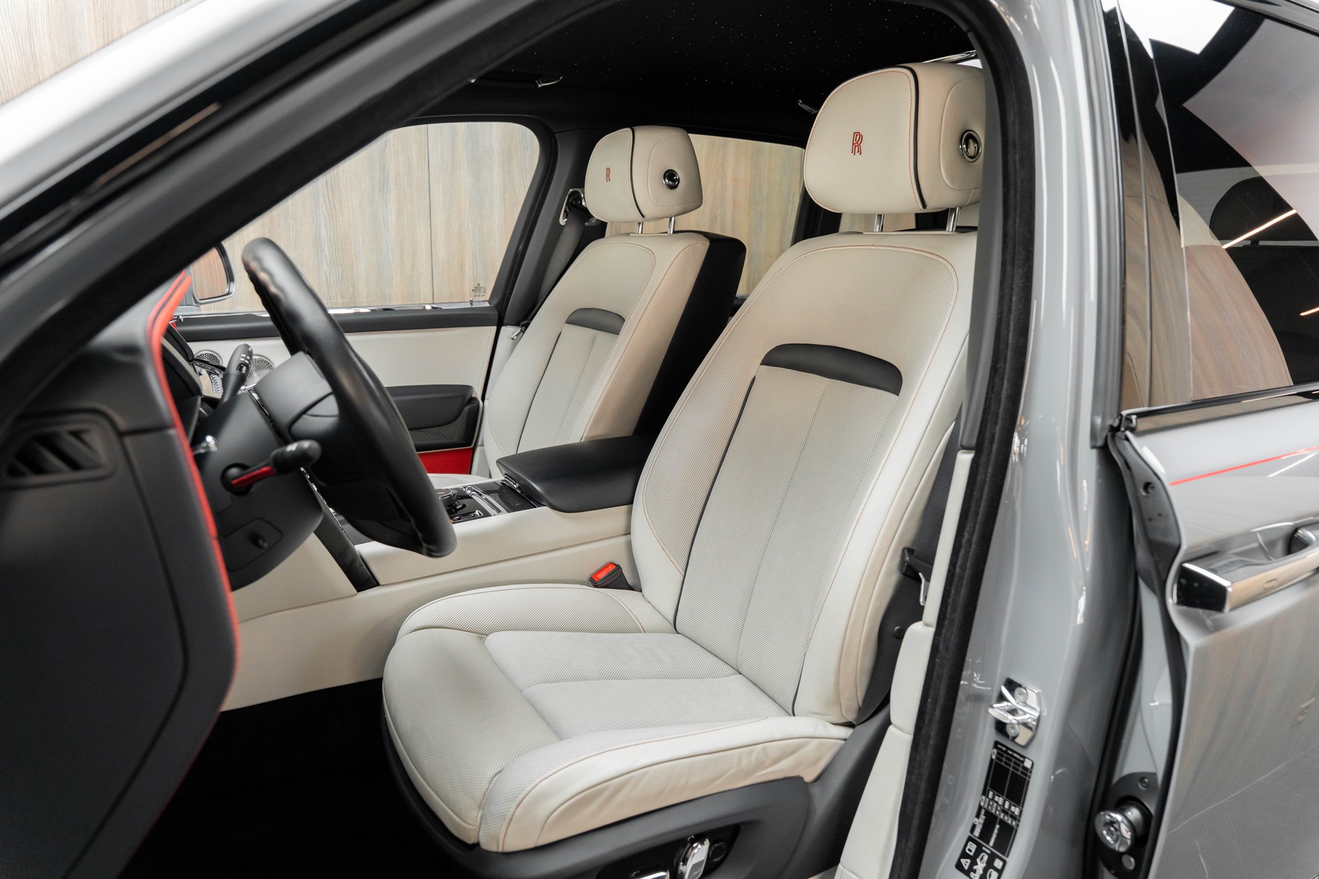 ROLLS-ROYCE Cullinan 6.7 V12 Black Badge-image-6