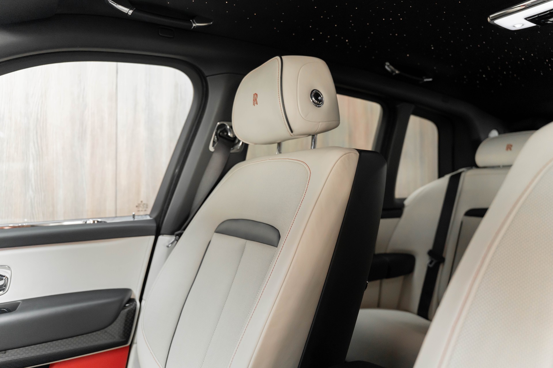 ROLLS-ROYCE Cullinan 6.7 V12 Black Badge-image-7