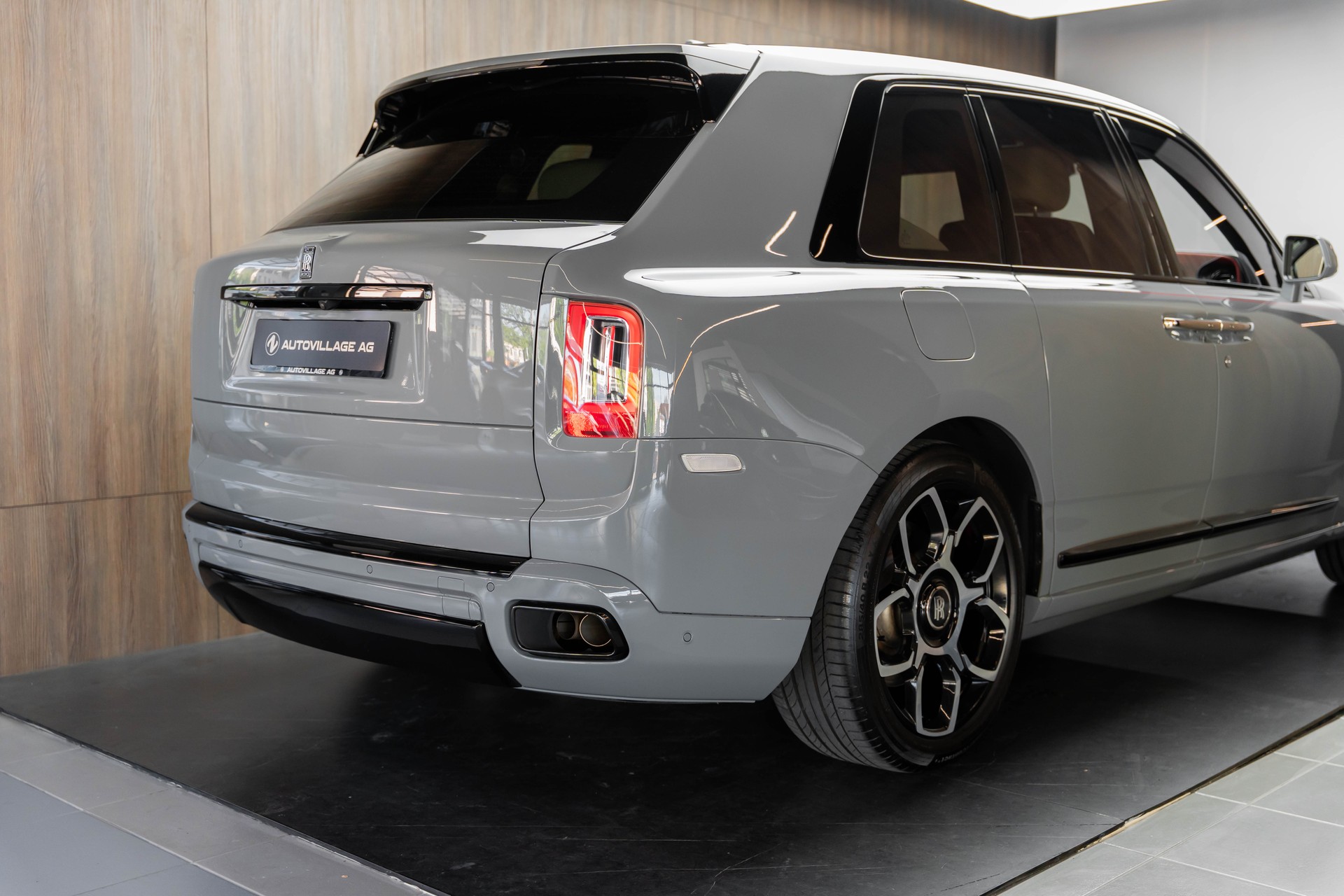 ROLLS-ROYCE Cullinan 6.7 V12 Black Badge-image-26