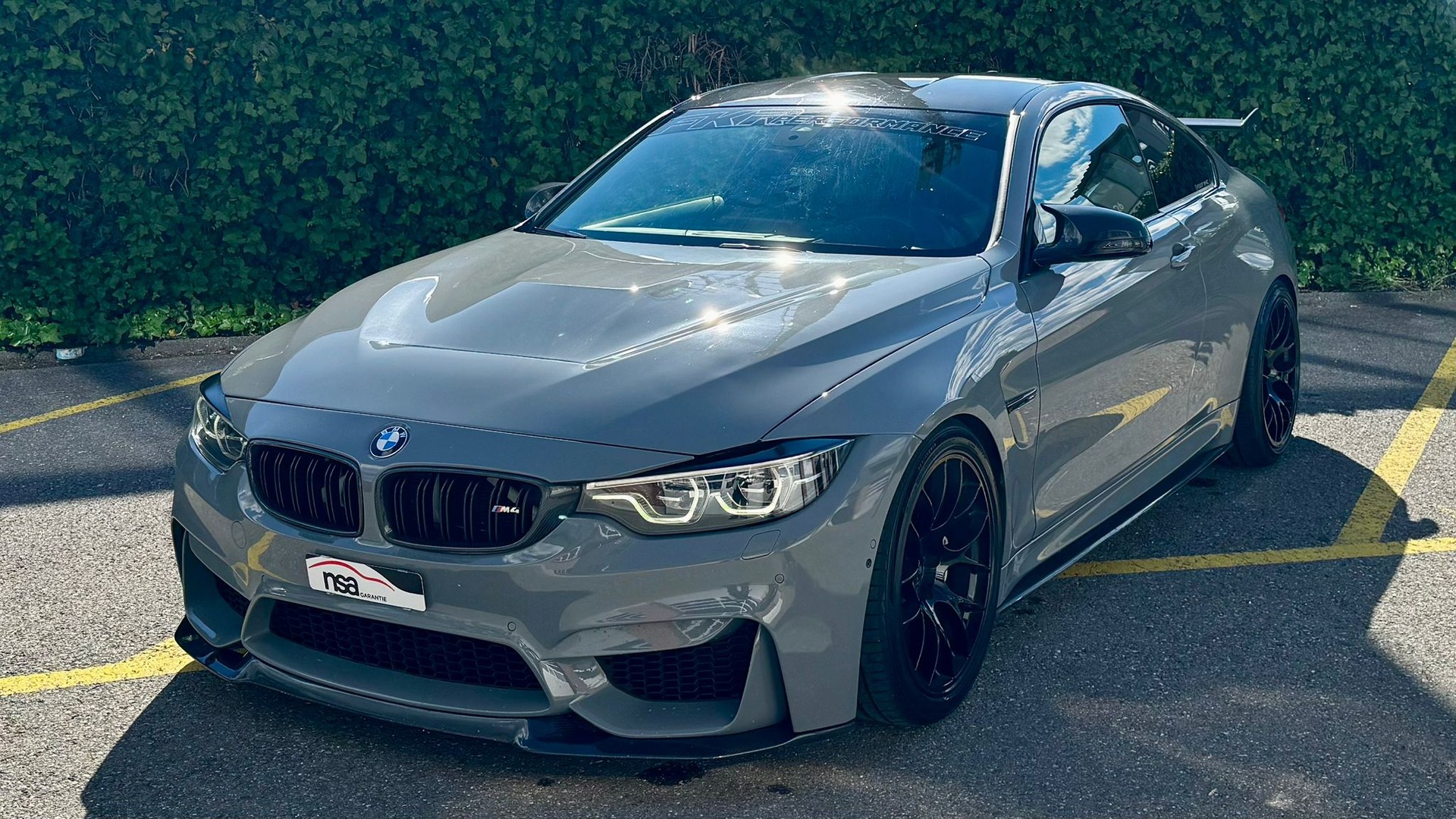 BMW M4 Coupé Limited Edition 1/20 M-PERF DKG-showroom-element-1