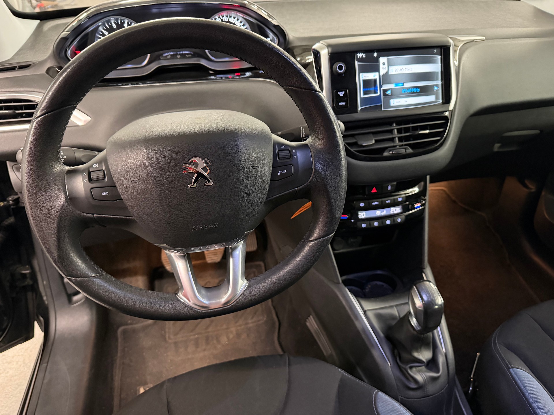 PEUGEOT 208 1.6 VTI Allure-image-6
