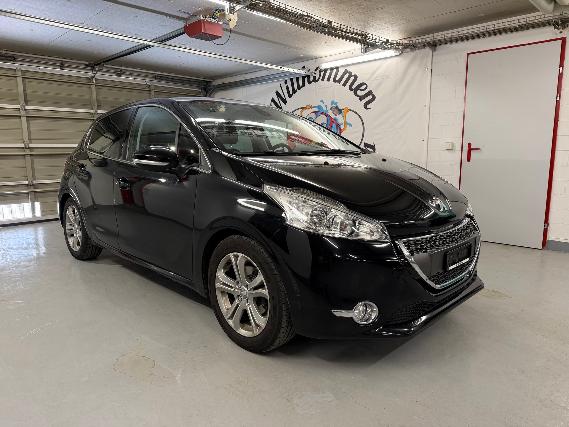 PEUGEOT 208 1.6 VTI Allure-showroom-element-1