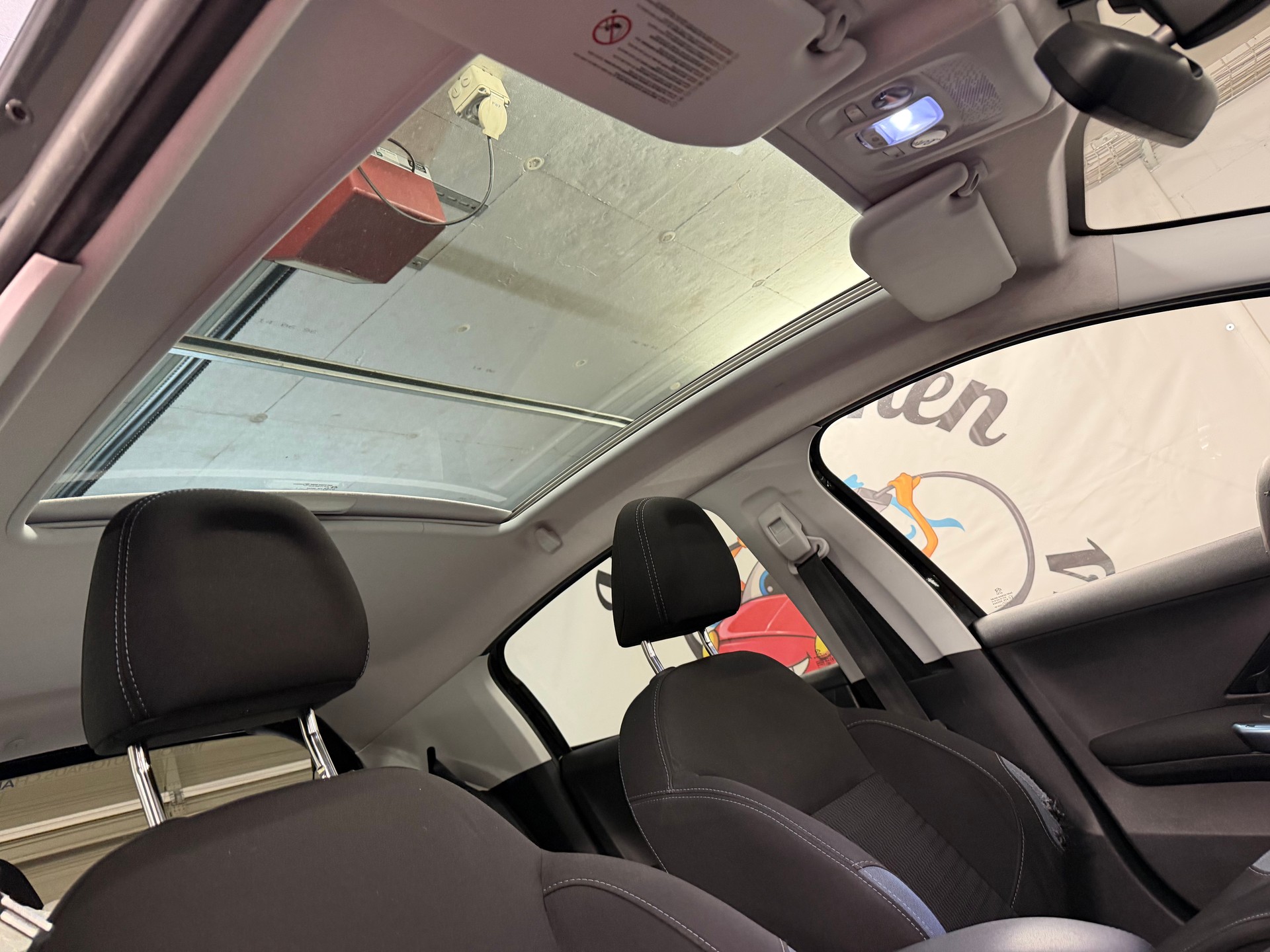 PEUGEOT 208 1.6 VTI Allure-image-11