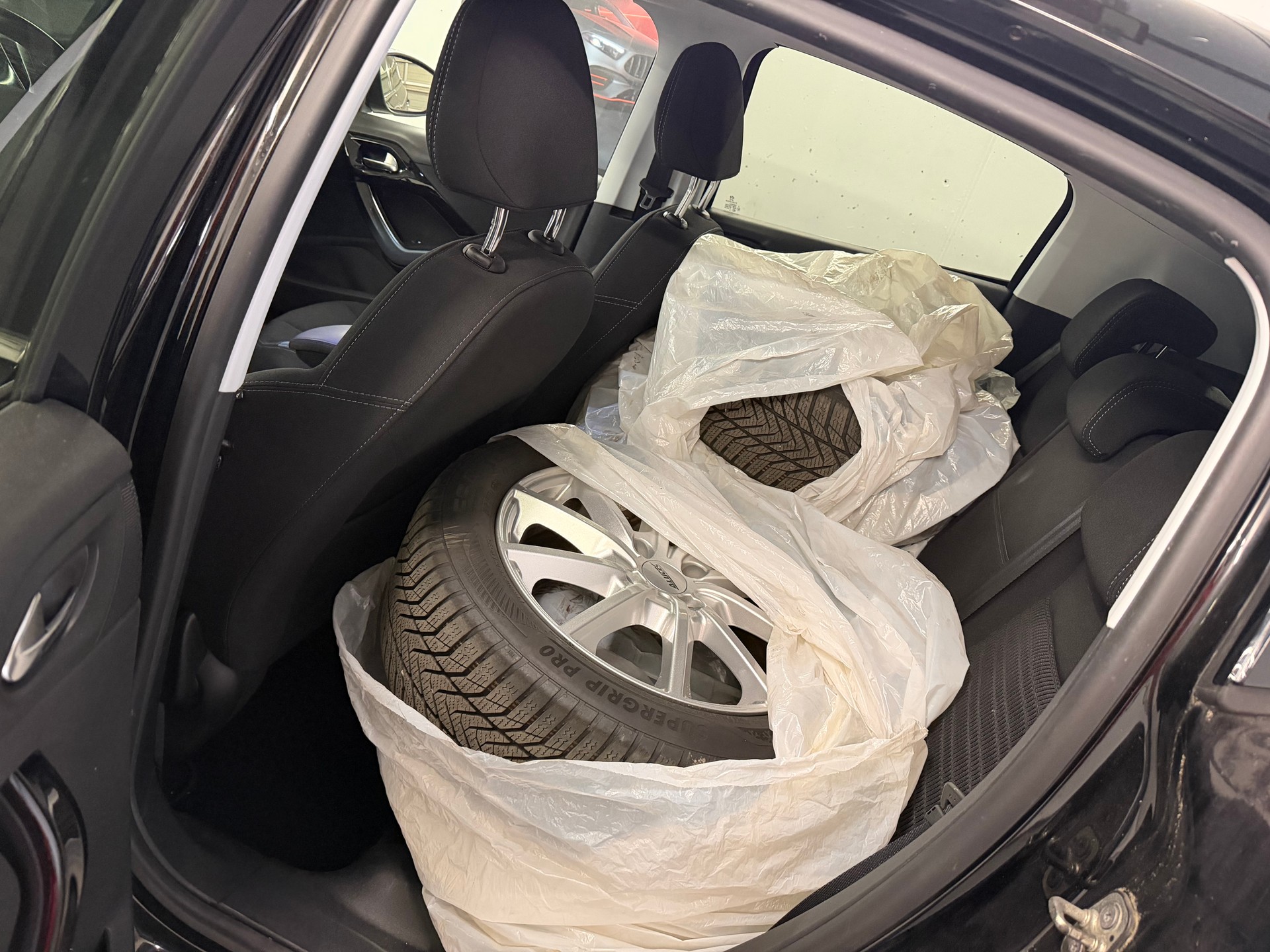 PEUGEOT 208 1.6 VTI Allure-image-9