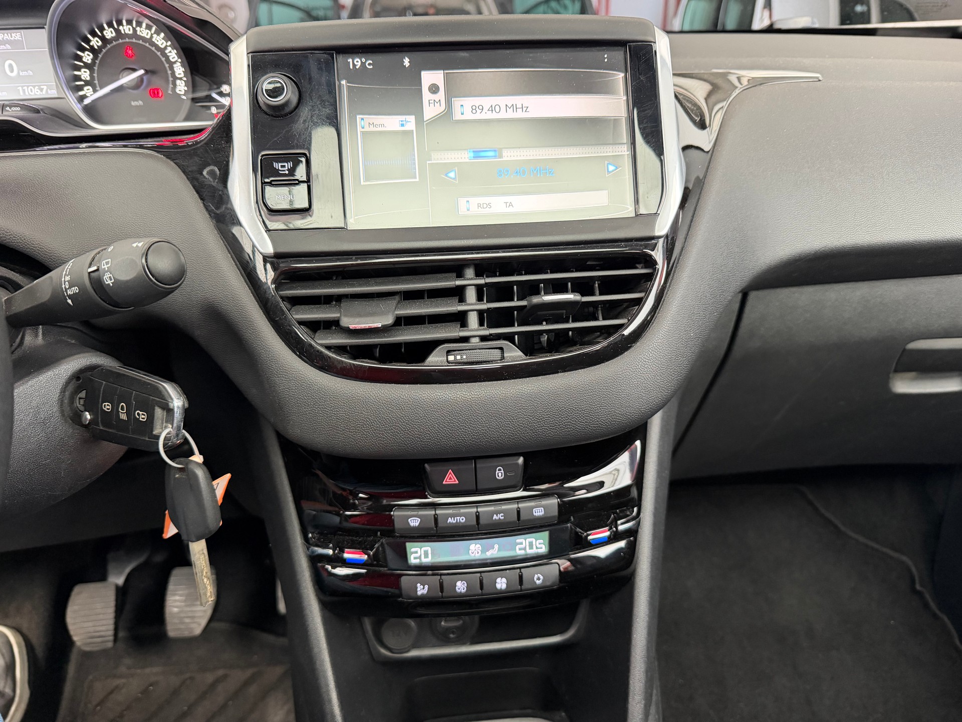 PEUGEOT 208 1.6 VTI Allure-image-14