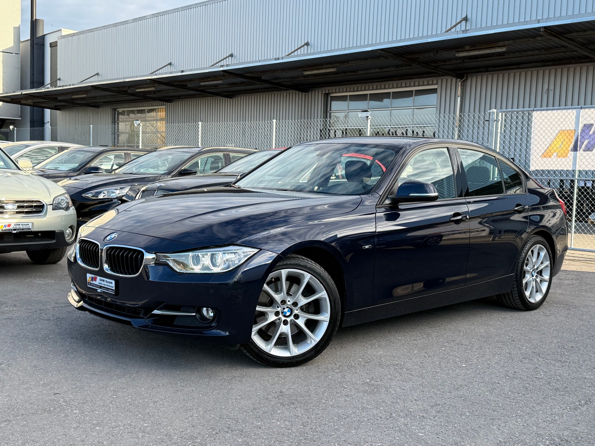 BMW 328i Sport Line Steptronic / Frisch ab MFK / Servicegepflegt bei BMW / Rückfahrkamera / Heckrollo / 8-fach bereift