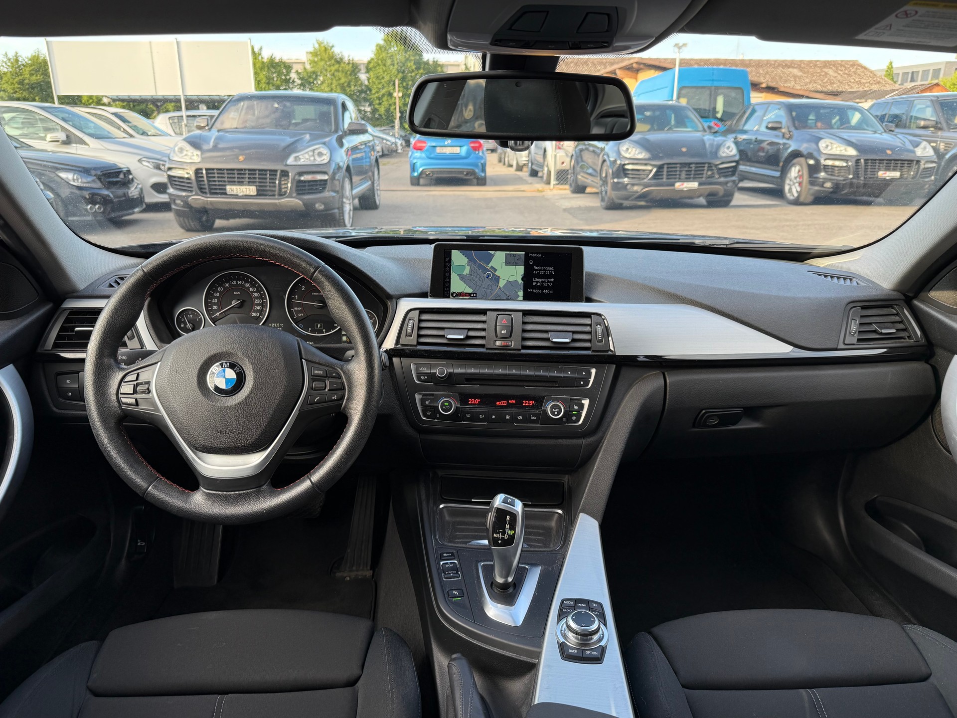 BMW 328i Sport Line Steptronic / Frisch ab MFK / Servicegepflegt bei BMW / Rückfahrkamera / Heckrollo / 8-fach bereift-image-8