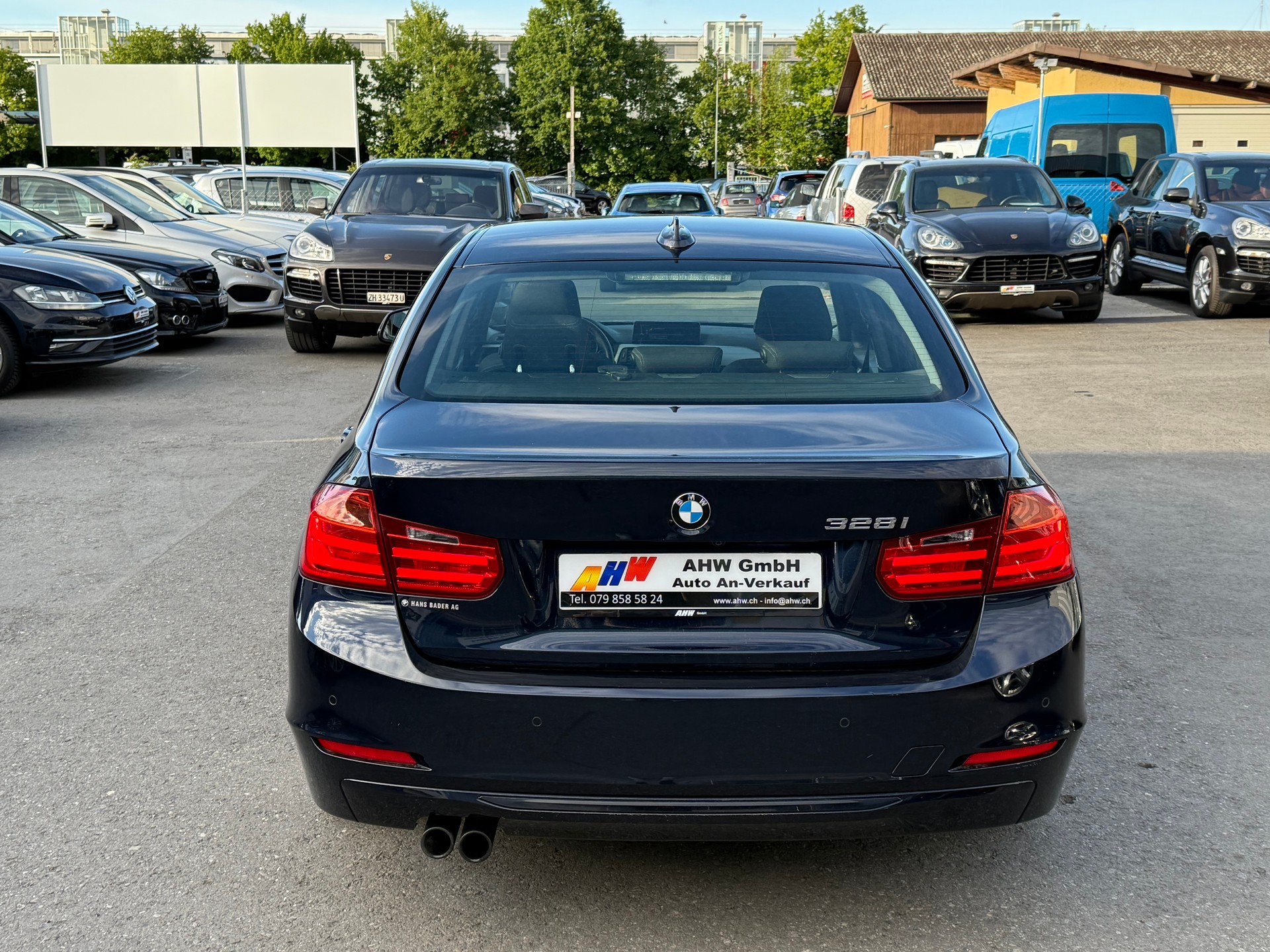 BMW 328i Sport Line Steptronic / Frisch ab MFK / Servicegepflegt bei BMW / Rückfahrkamera / Heckrollo / 8-fach bereift-image-4