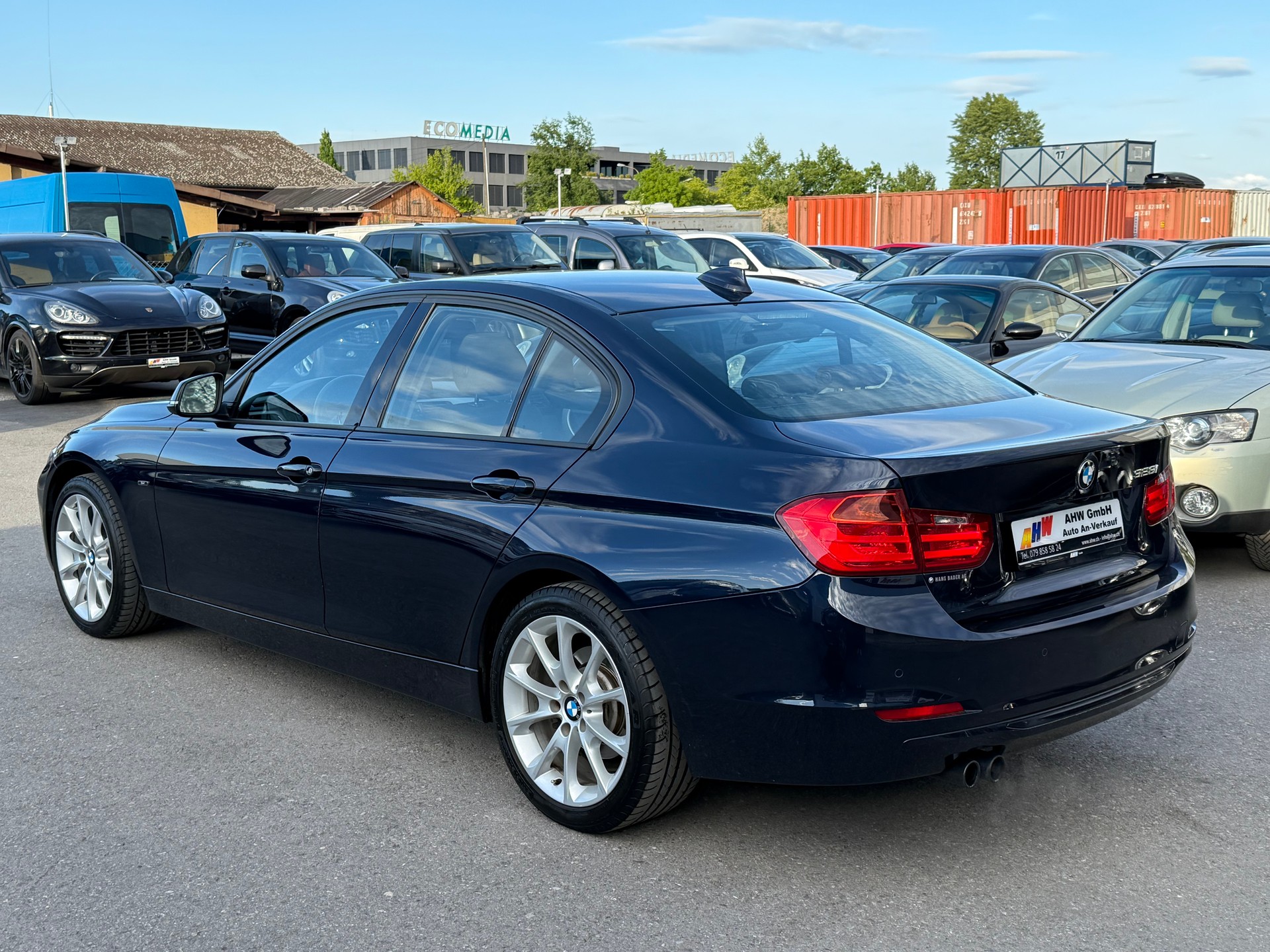 BMW 328i Sport Line Steptronic / Frisch ab MFK / Servicegepflegt bei BMW / Rückfahrkamera / Heckrollo / 8-fach bereift-image-5