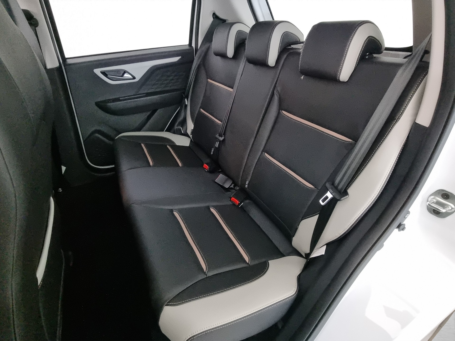 JAC e-JS1 Elektro 31kWh 330km Reichweite-image-6
