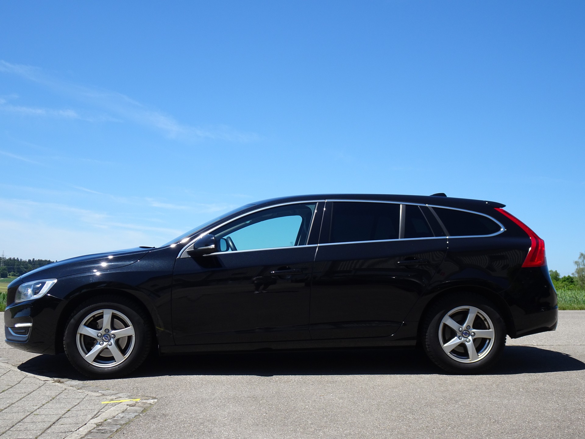VOLVO V60 D4 Summum Geartronic-image-1